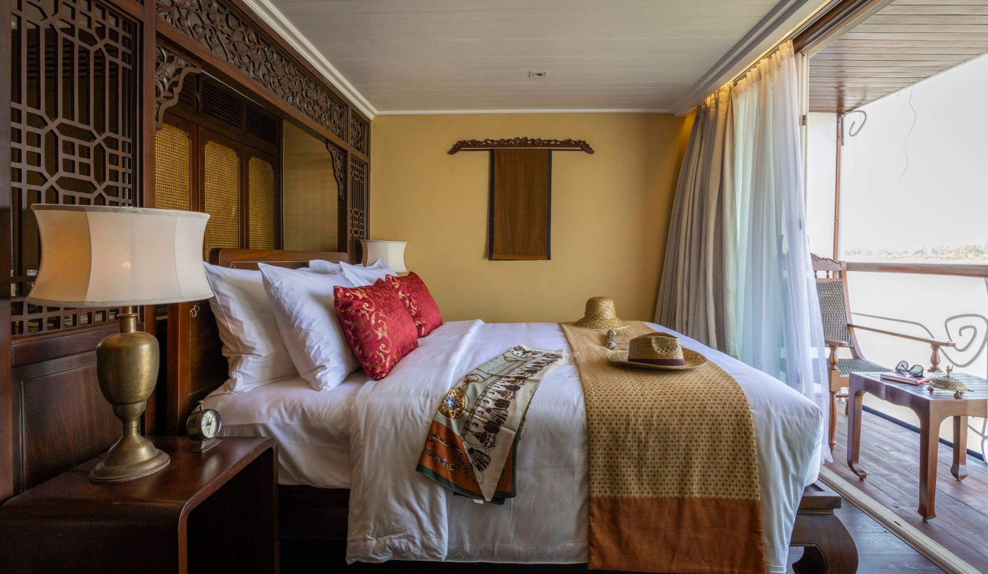 Den Mekong erleben mit Heritage Line, PNH-SGN 4T/3N ab Phnom Penh: Heritage Line Jayavarman Deluxe-Kabine