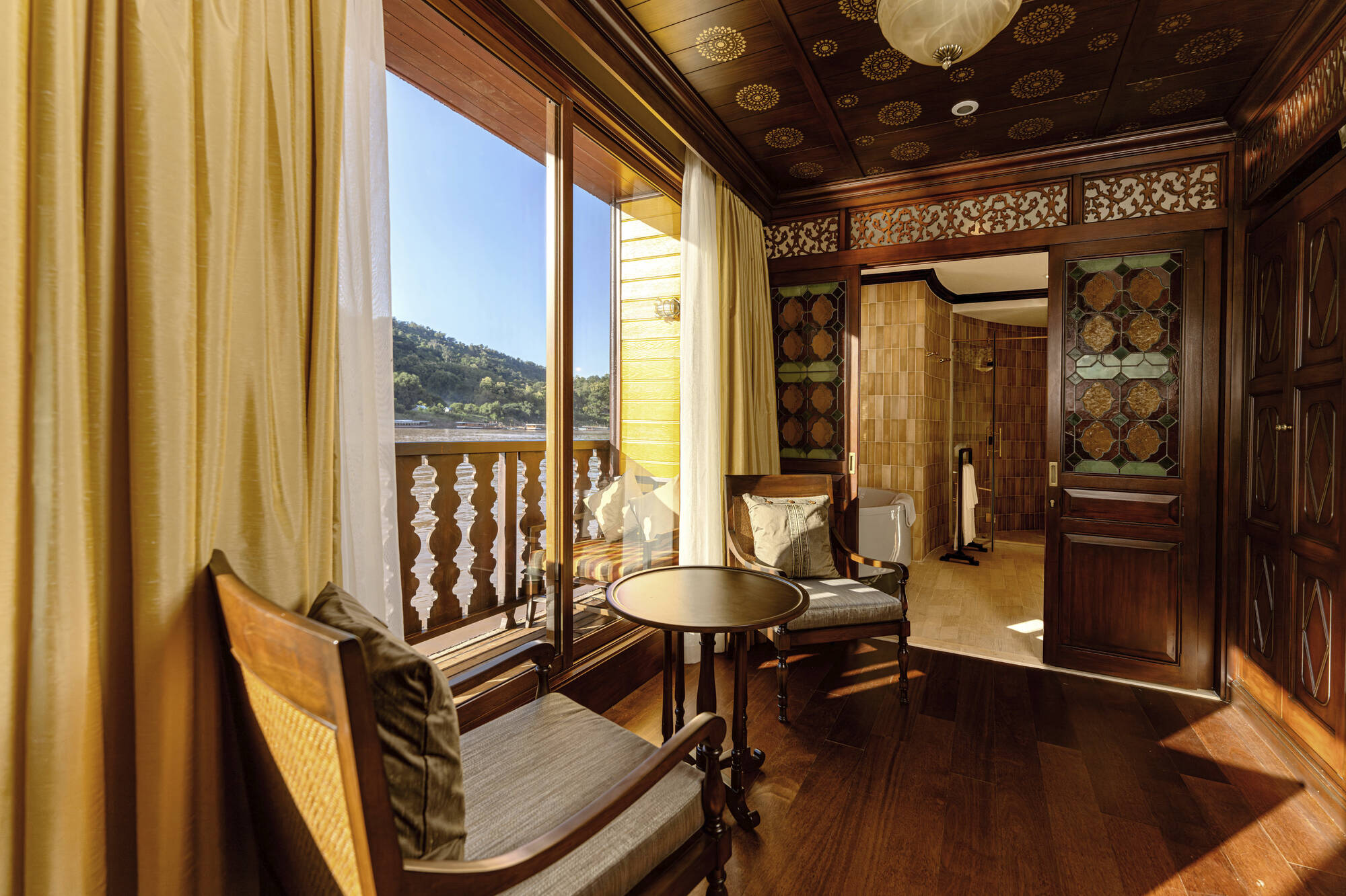 Flusskreuzfahrt durch Laos mit Heritage Line ab Vientiane: Laos Heritage Line Anouvong Signature Suite