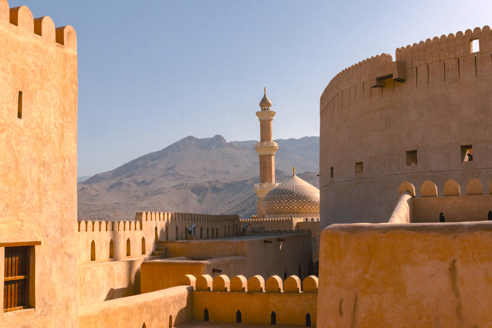 Wandern im Sultanat ab Muscat: Oman Nizwa Fort und Moschee