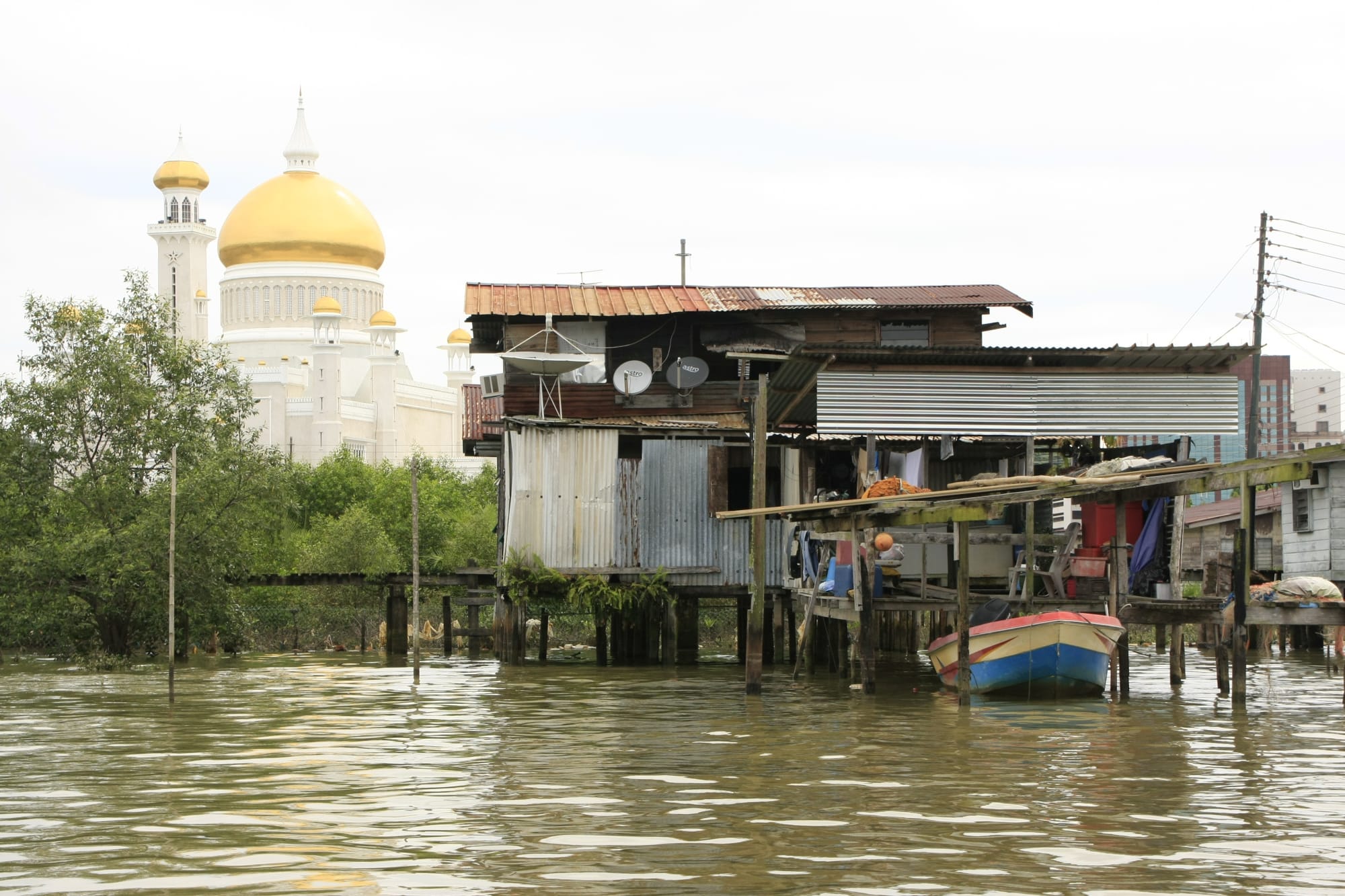 Höhepunkte Borneos inkl. Brunei ab Kuching: Brunei Kampong Ayer und Sultan Omar Ali Saifudding Moschee