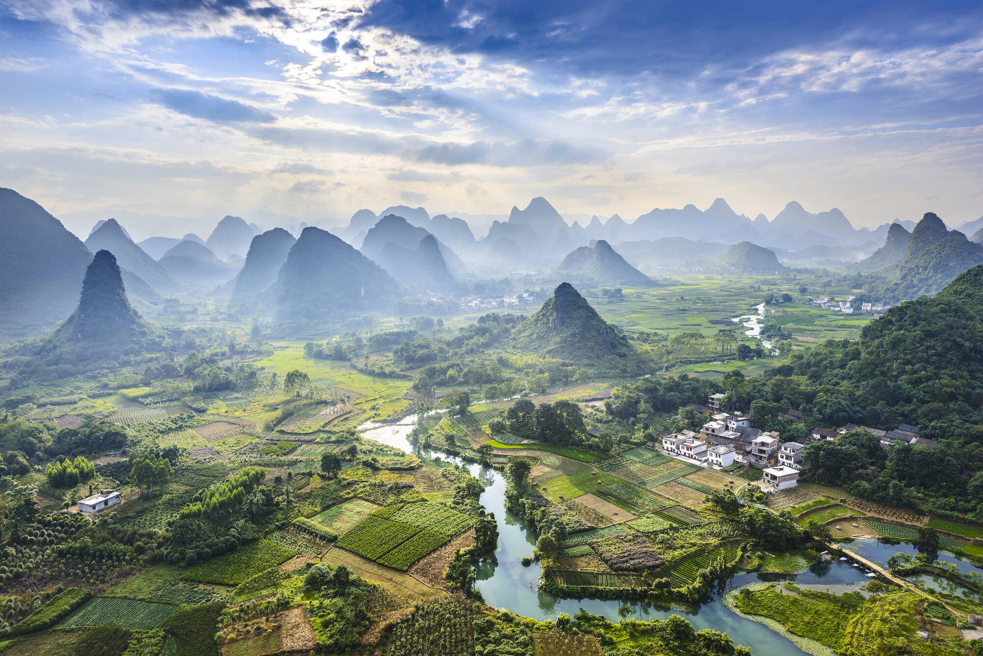 Von Guilins Bergwelten nach Hong Kong ab Shanghai: China Guilin Fluss