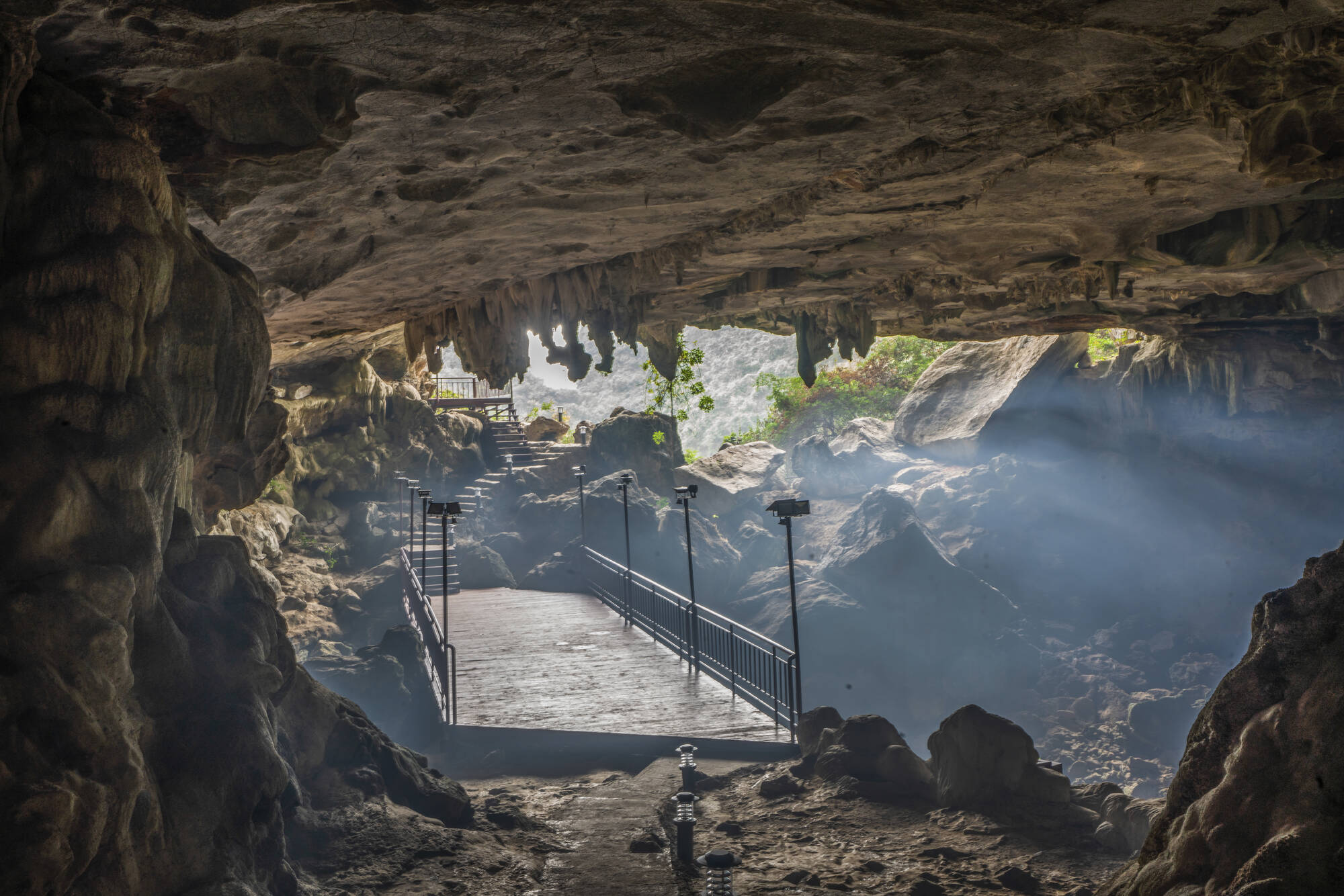 Lan Ha und Halong Bucht mit Au Co Cruise (2T/1N) ab Hanoi: Vietnam Höhle Trinh Nu