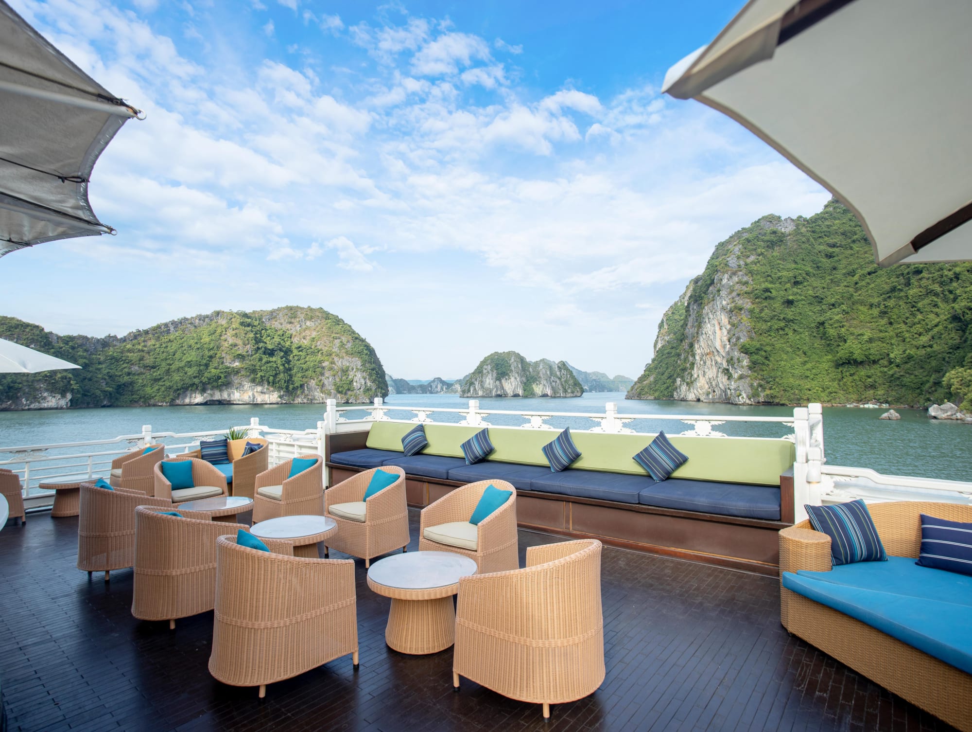 Lan Ha und Halong Bucht mit Au Co Cruise (2T/1N) ab Hanoi: Vietnam Au Co Cruise - Bar