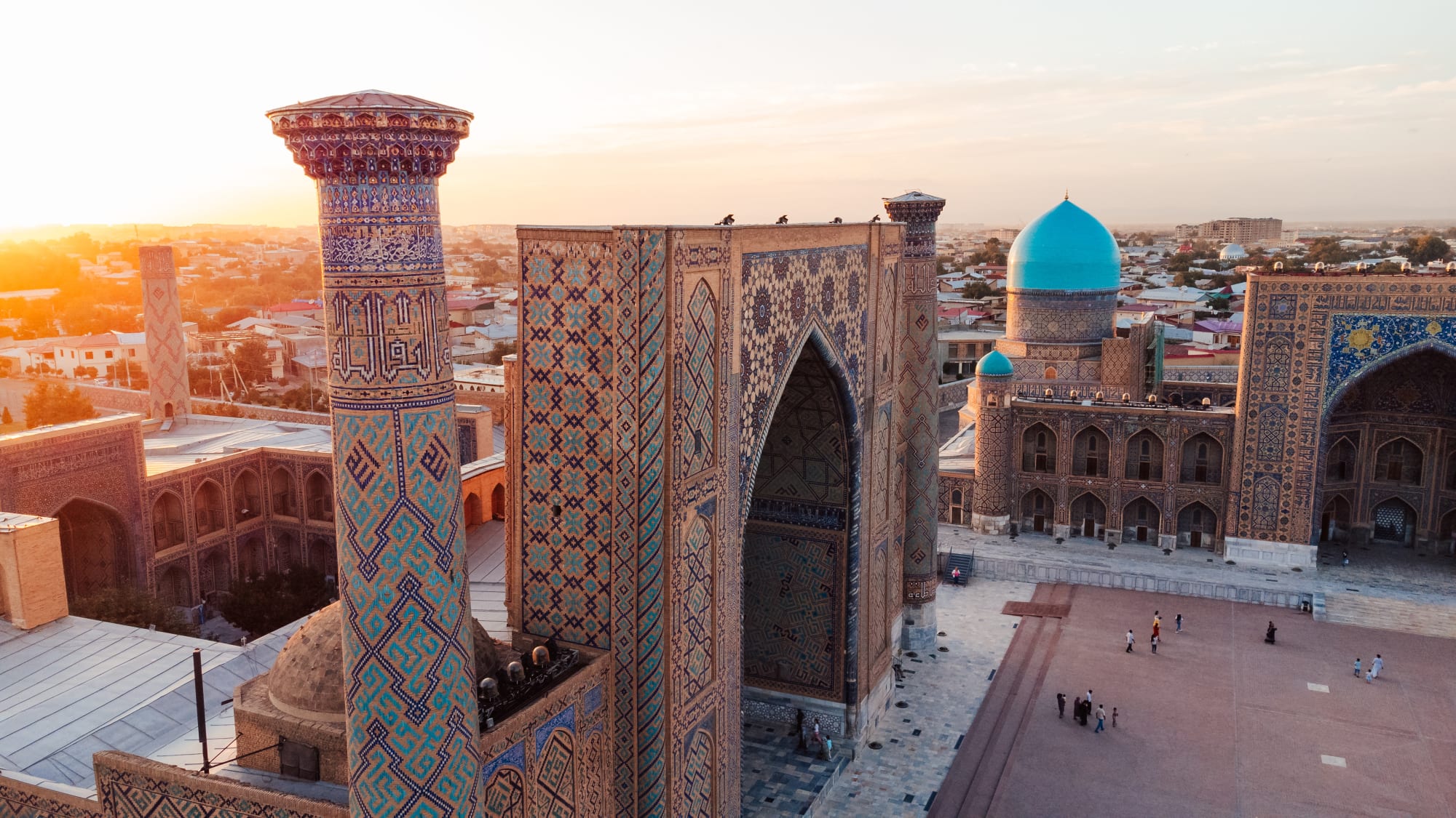 Klassisches Usbekistan ab Taschkent: Usbekistan Samarkand Registan Platz Sonnenuntergang