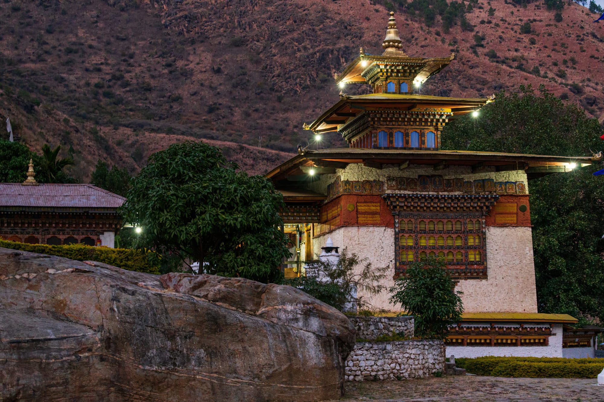 Authentisches Bhutan von Ost nach West ab Paro: Bhutan Trashigang Gom Kora Monastery