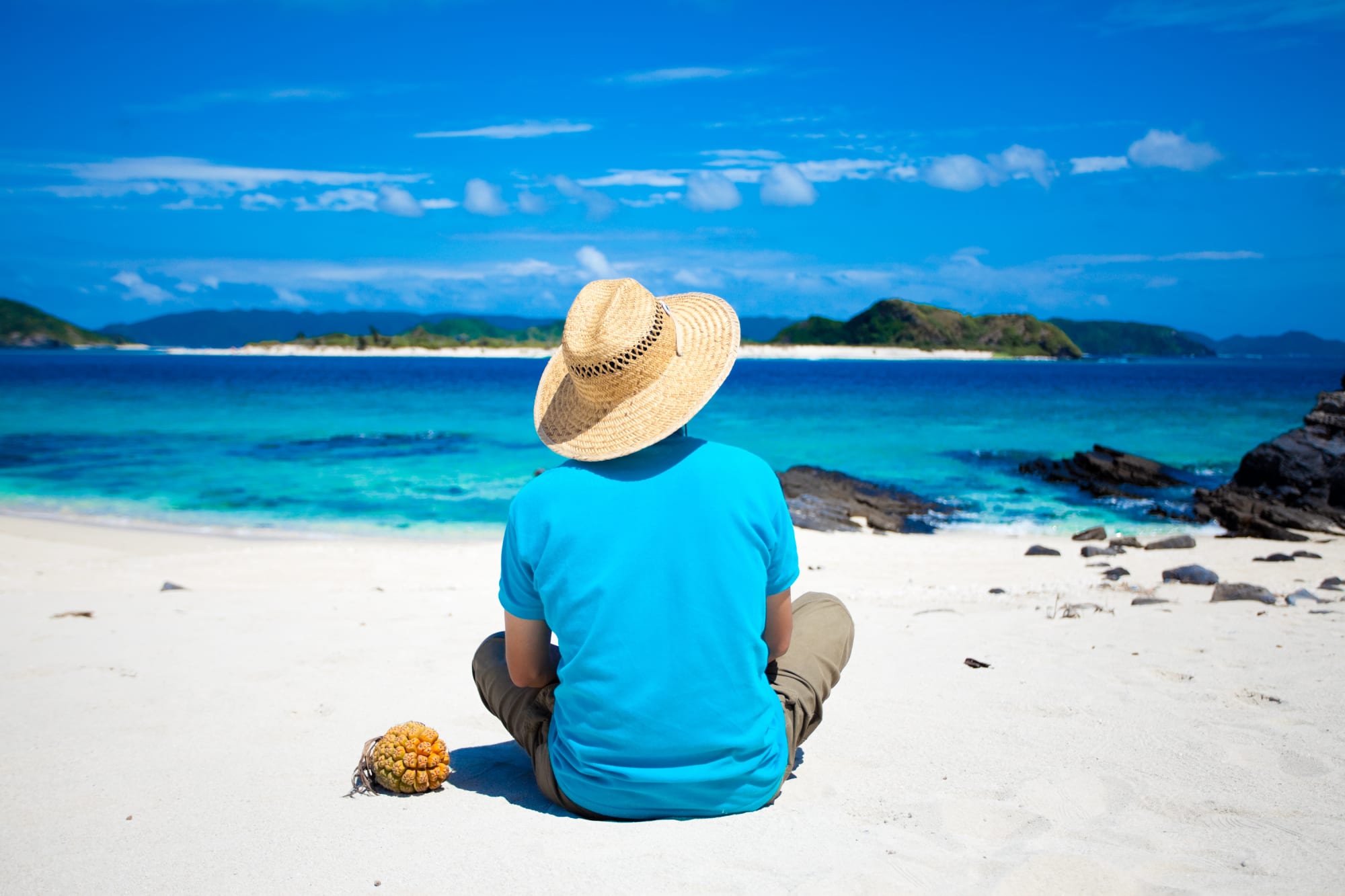 Okinawa Island Escape: Japan Okinawa Mann am Strand