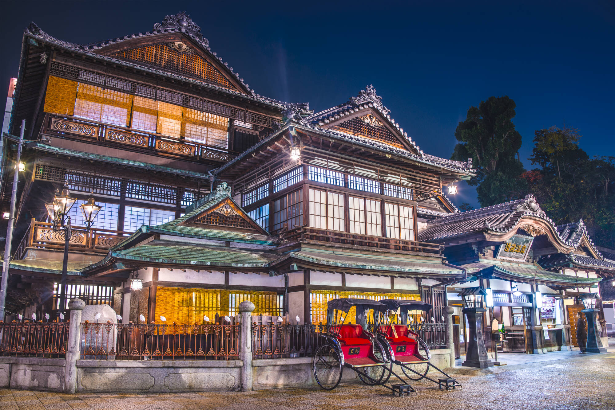 Westjapan entdecken mit dem Luxusbus ab Osaka: Japan Shikoku Dogo Onsen