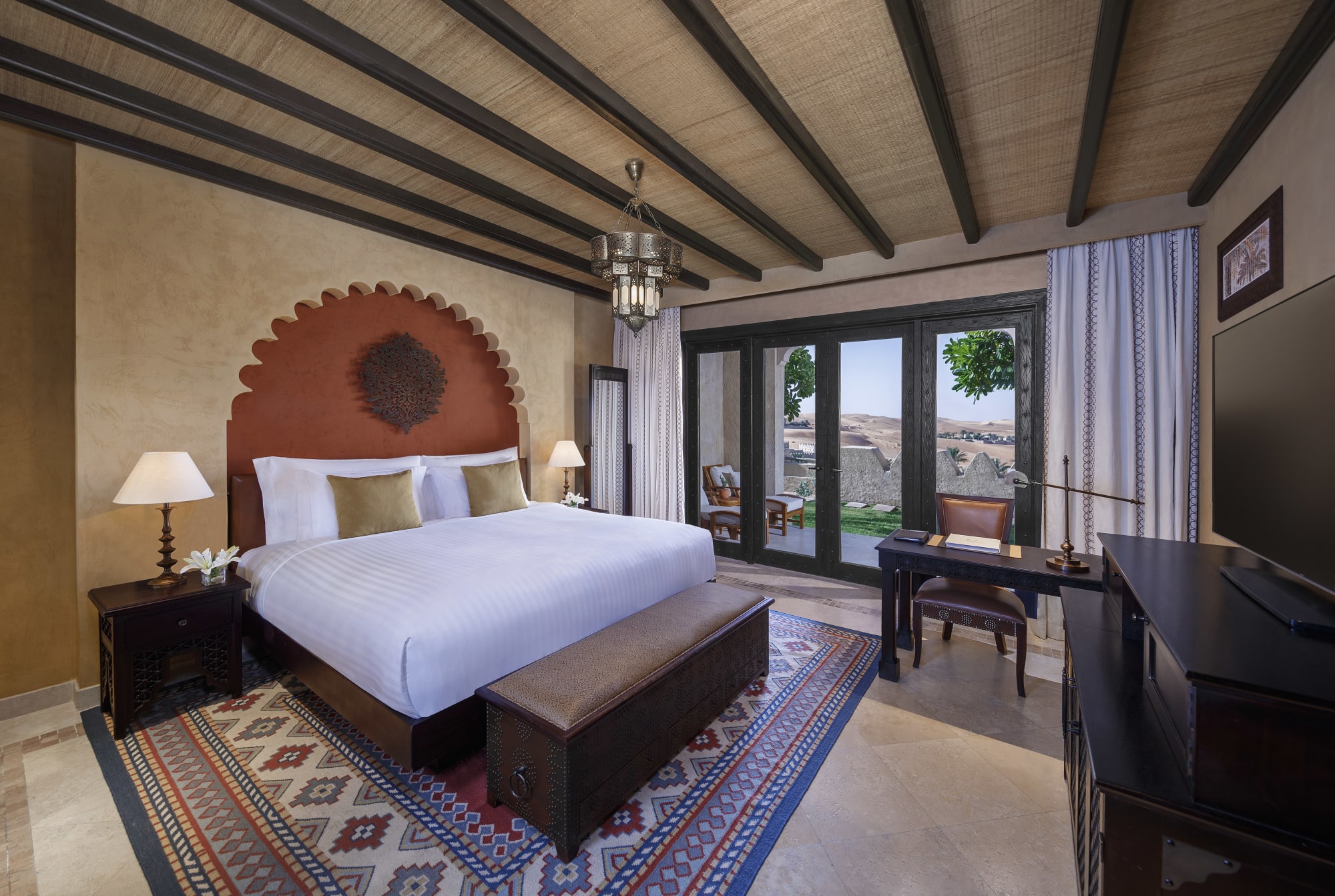 Anantara Qasr Al Sarab Desert Resort in Abu Dhabi:  Anantara Qasr Al Sarab Desert Resort Deluxe Zimmer