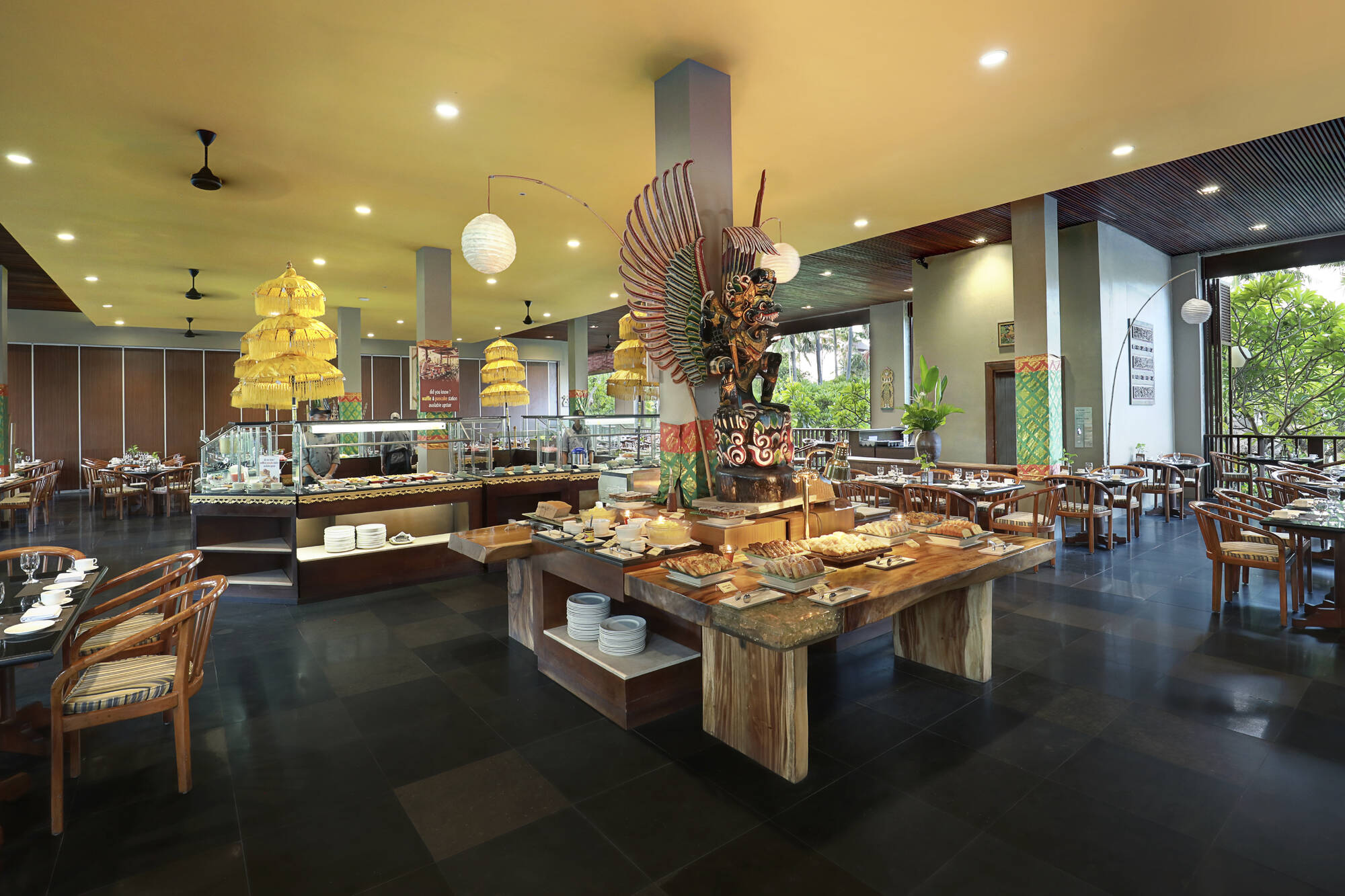 Legian Beach Hotel in Süd-Bali: Legian Beach Bale Banjar Restaurant