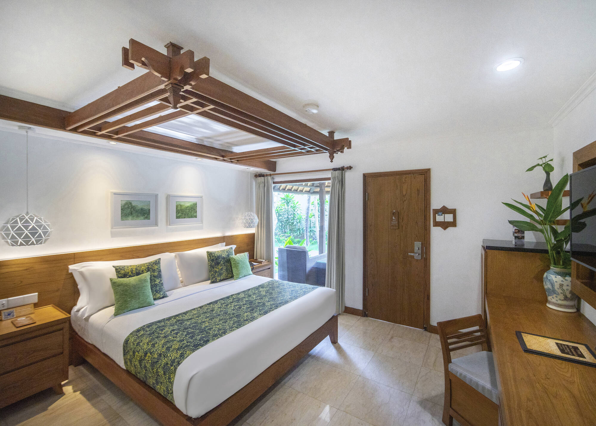 Legian Beach Hotel in Süd-Bali: Legian Beach Deluxe Garten Bungalow
