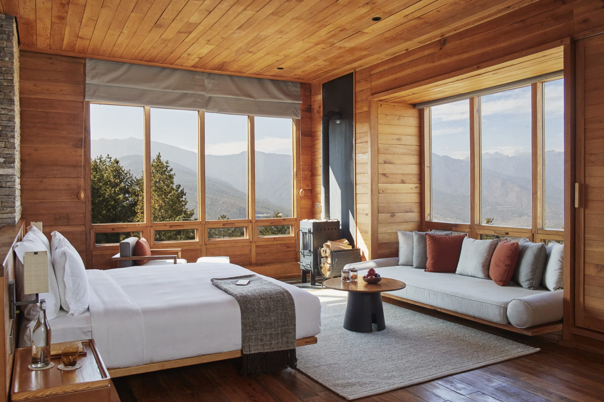 Touching Sense - Bhutan erleben mit Six Senses ab Paro: room: Bhutan Six Senses Paro Suite