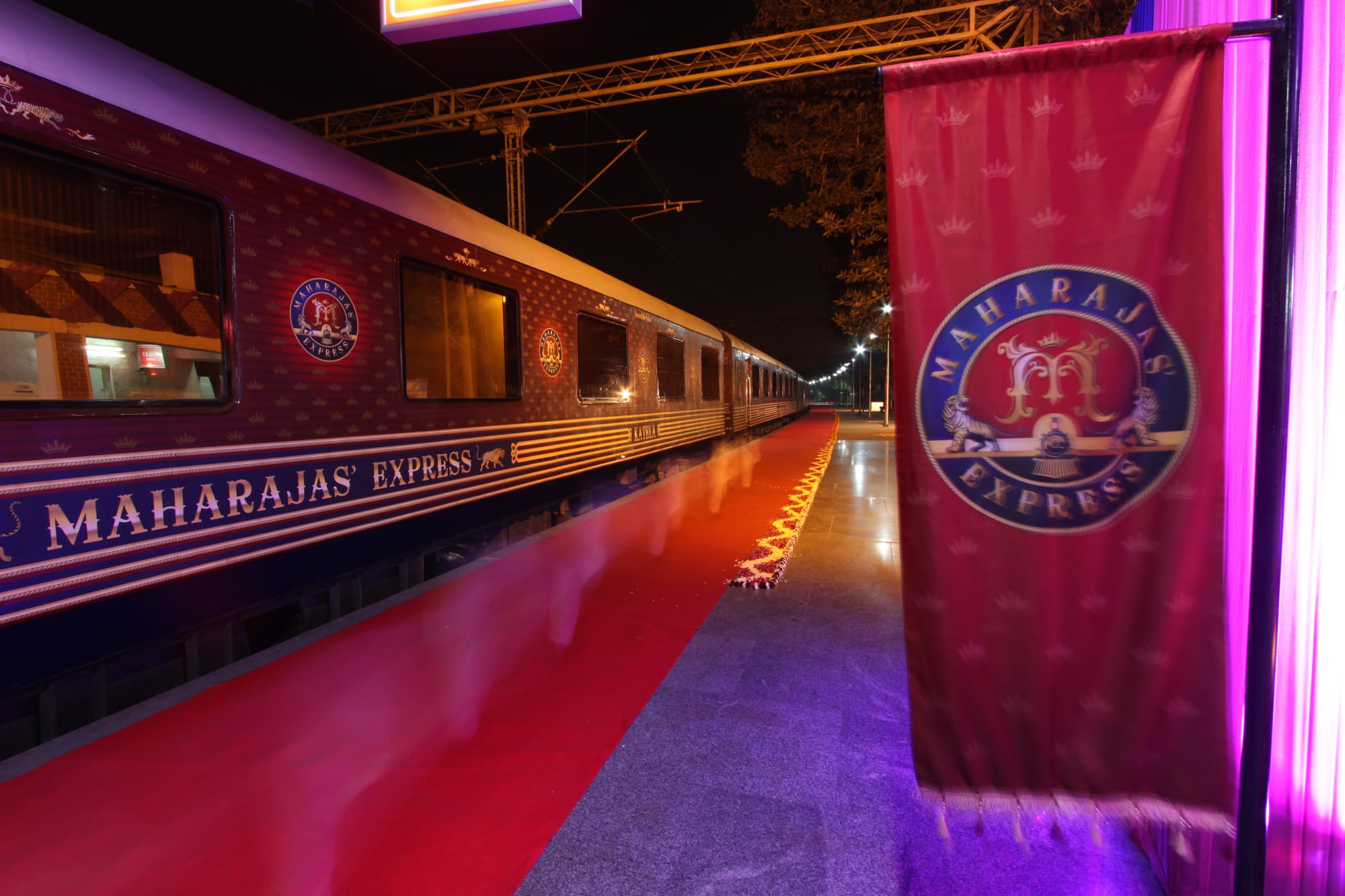 Maharadscha Express- Heritage of India ab Mumbai | Maharashtra: exterior: Maharaja Express Exterior