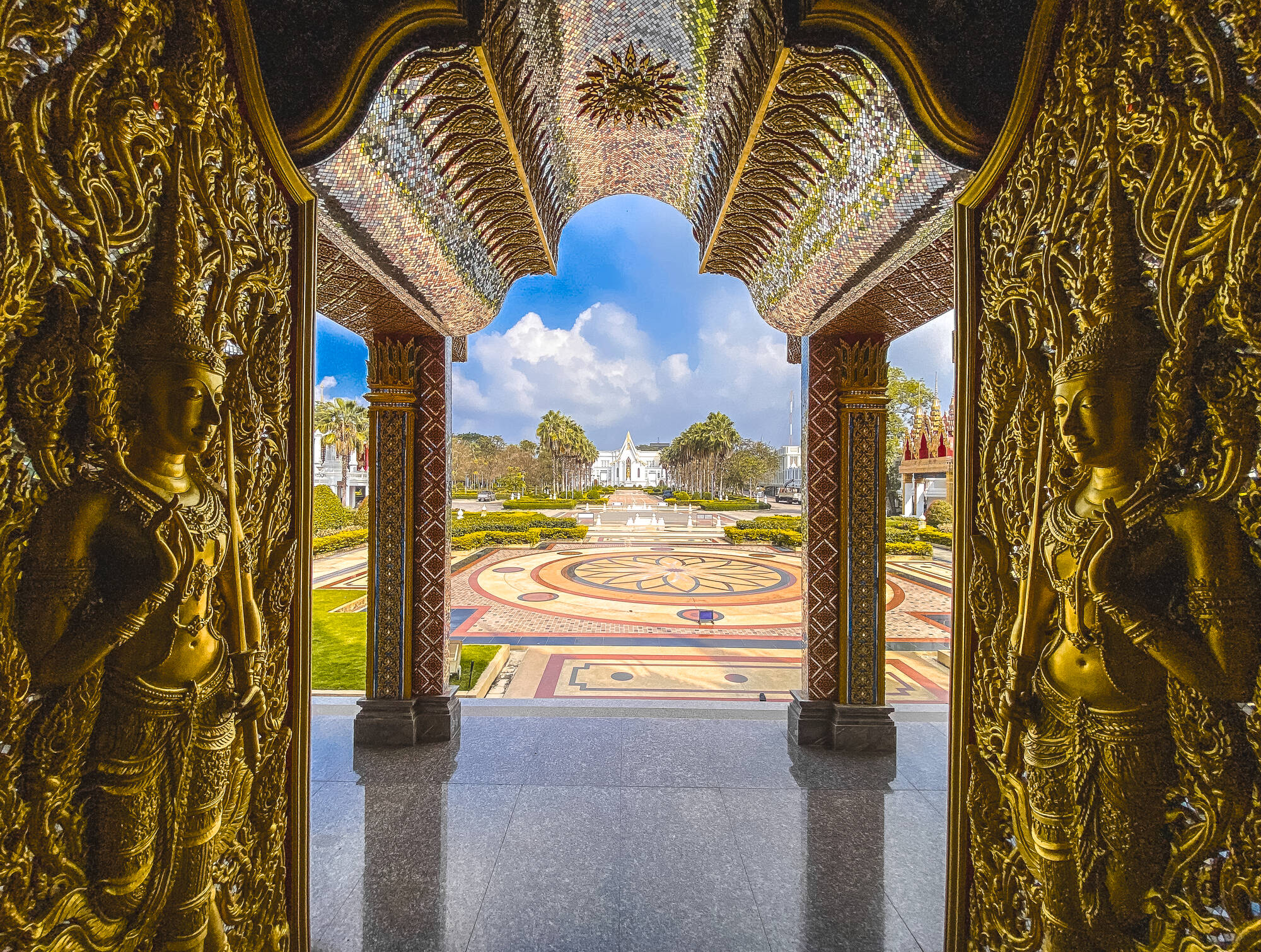 Faszinierendes Uthai Thani ab Bangkok: Thailand Uthai Thai Wat Tha Sung Tempel