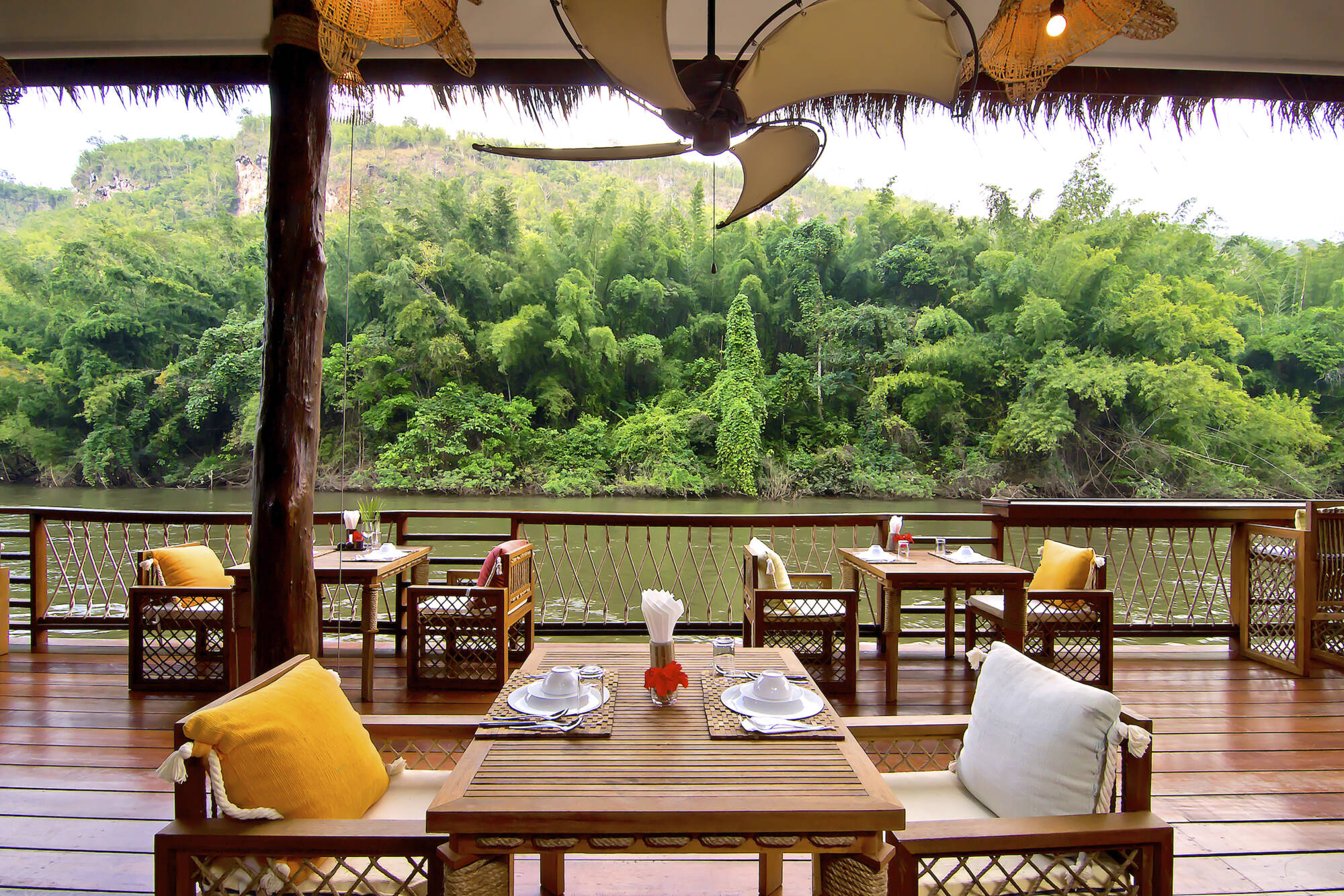 The Float House River Kwai in Zentralthailand: Thailand The Float House River Kwai Restaurant