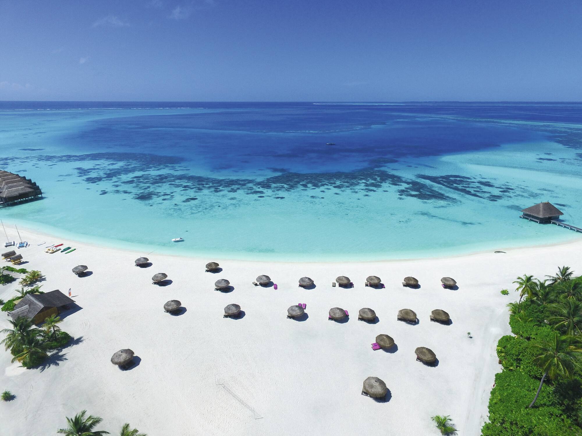 Constance Moofushi Maldives in Malediven:  Constance Moofushi Maldives - Strand