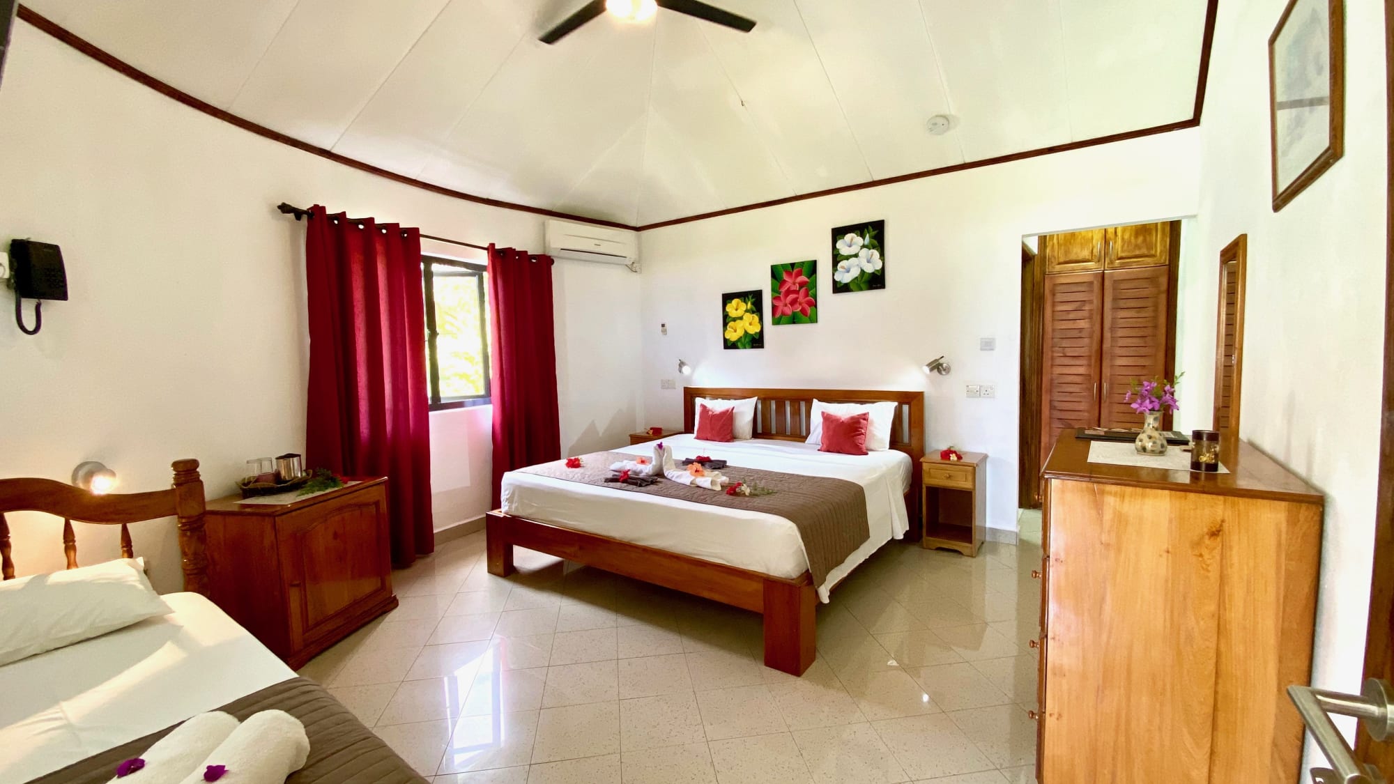 Beach Villa in Praslin:  Beach Villa Praslin Wohnbeispiel