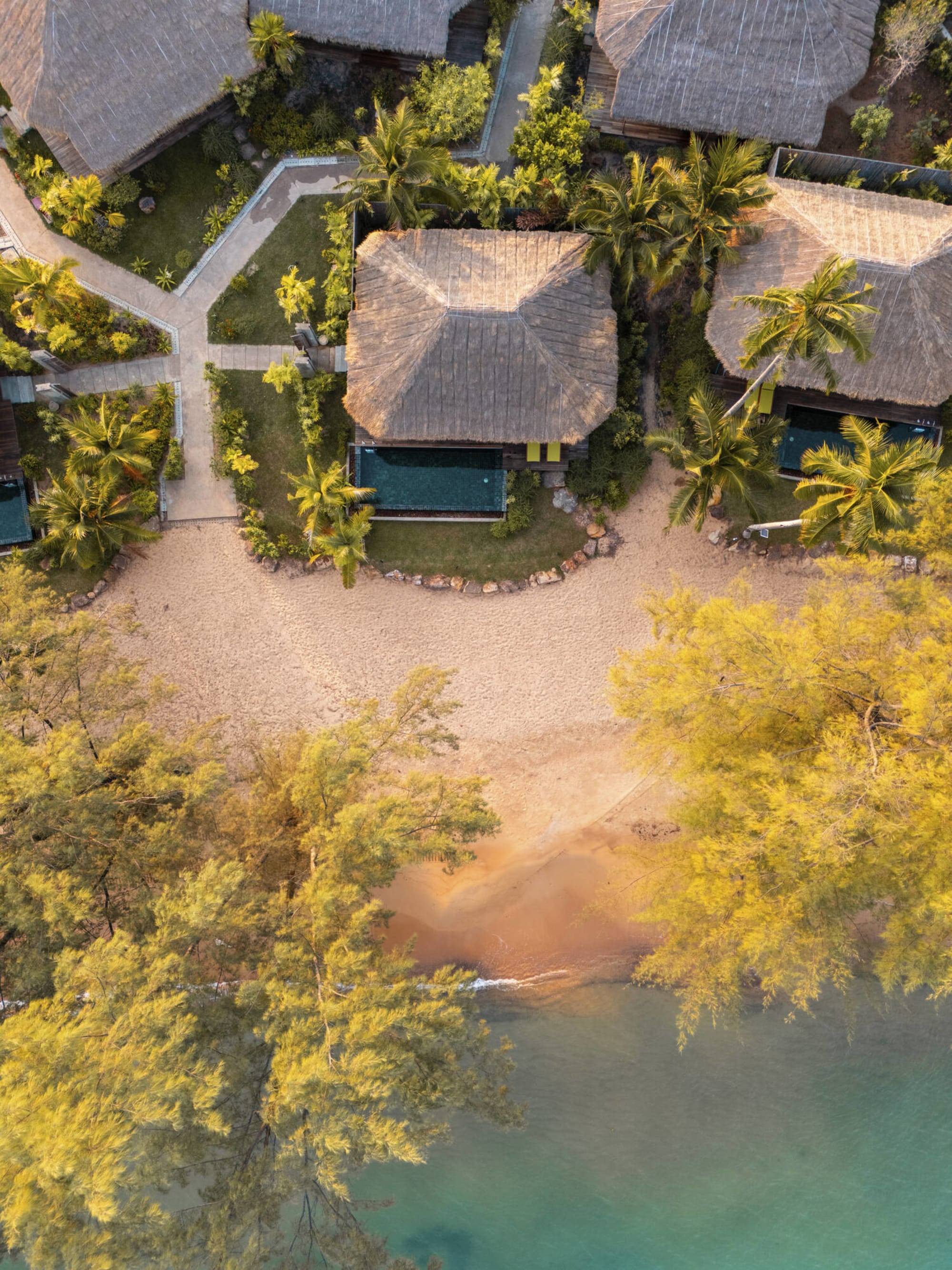 JATI Koh Russey in Sihanoukville & Inseln: JATI Koh Russey Beachfront Pool-Villa