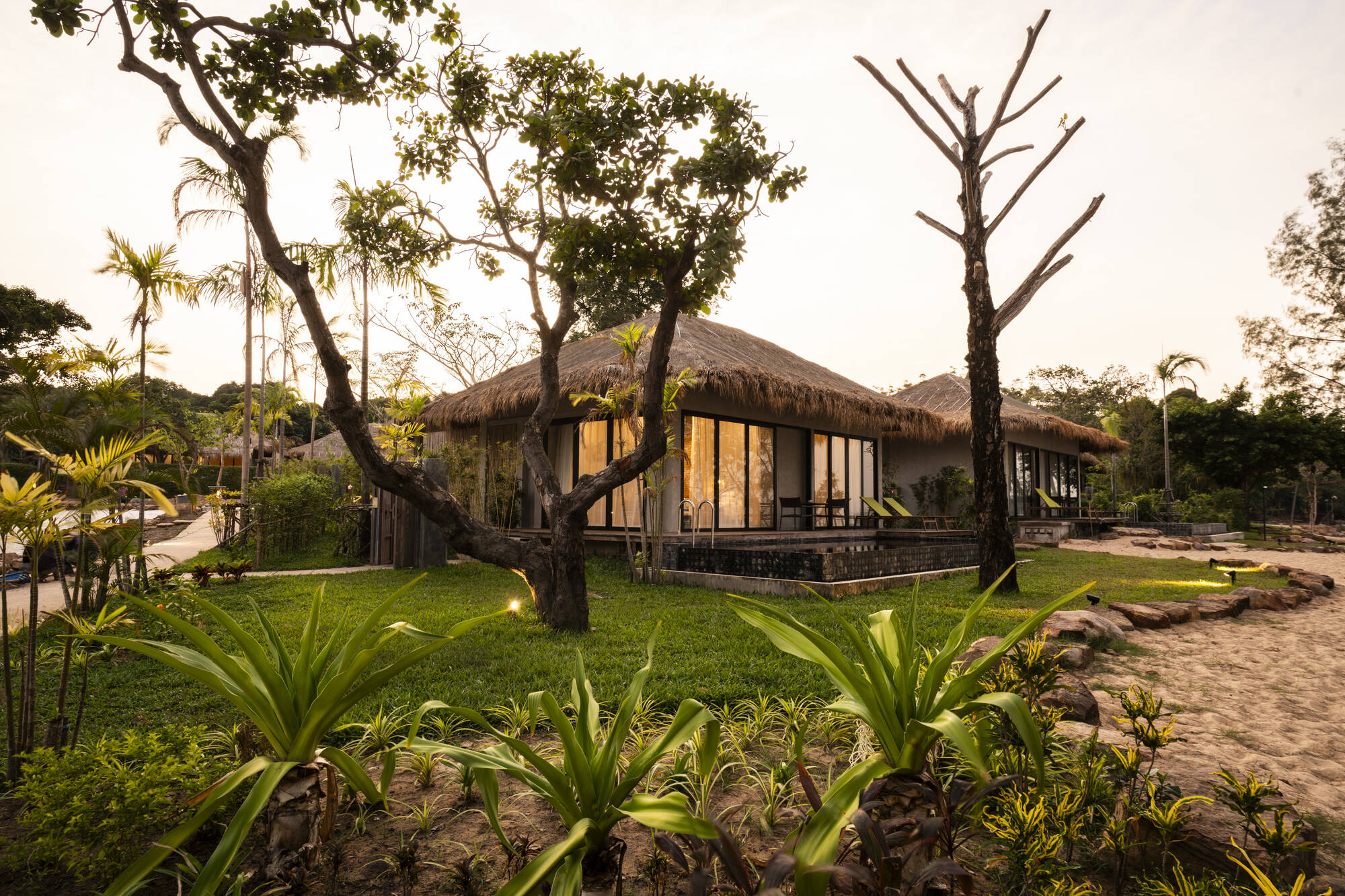 JATI Koh Russey in Sihanoukville & Inseln: JATI Koh Russey Beachfront Pool-Villa