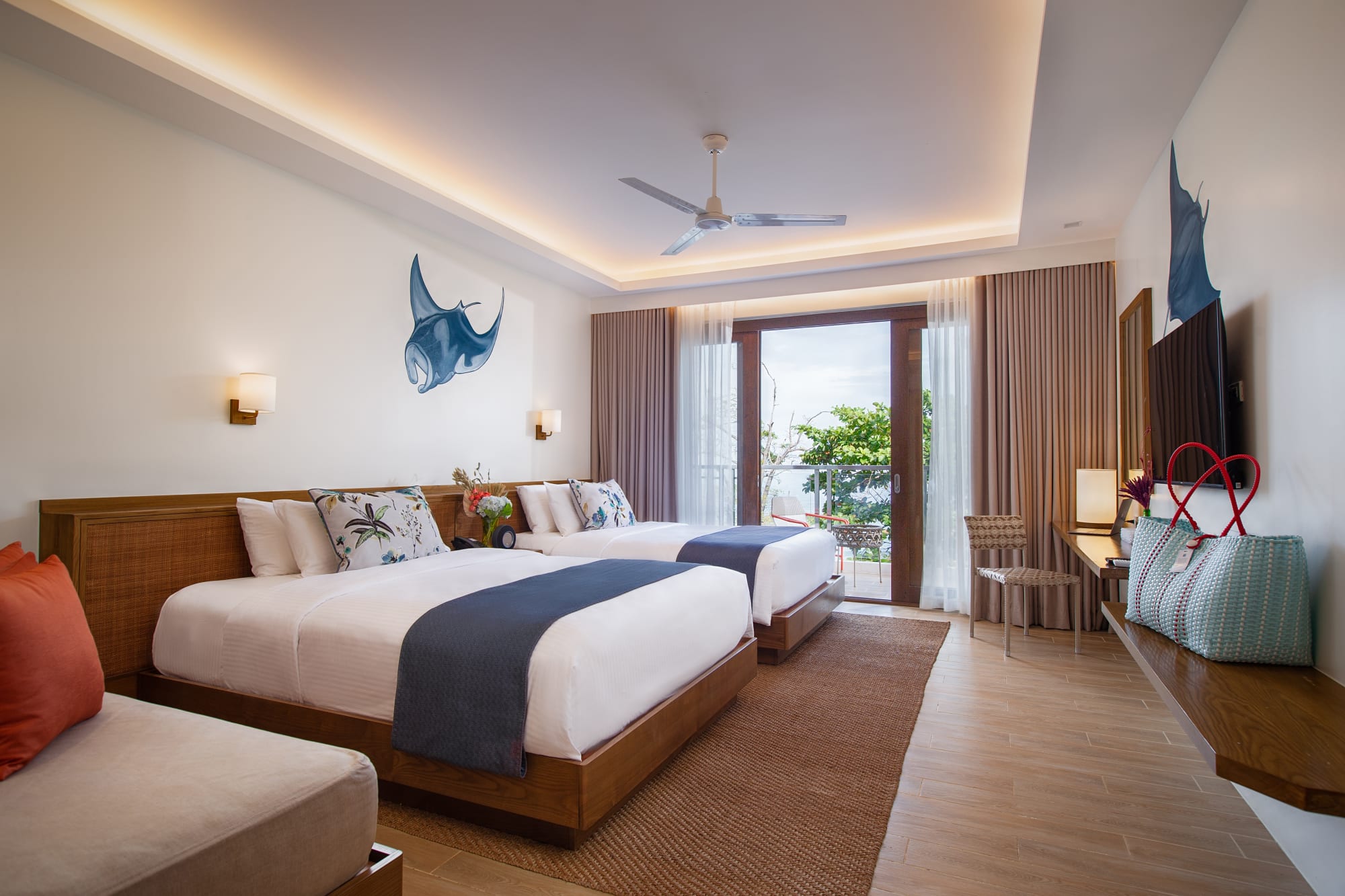 Discovery Coron in Palawan:  Discovery Coron Strand Oceanview Suite