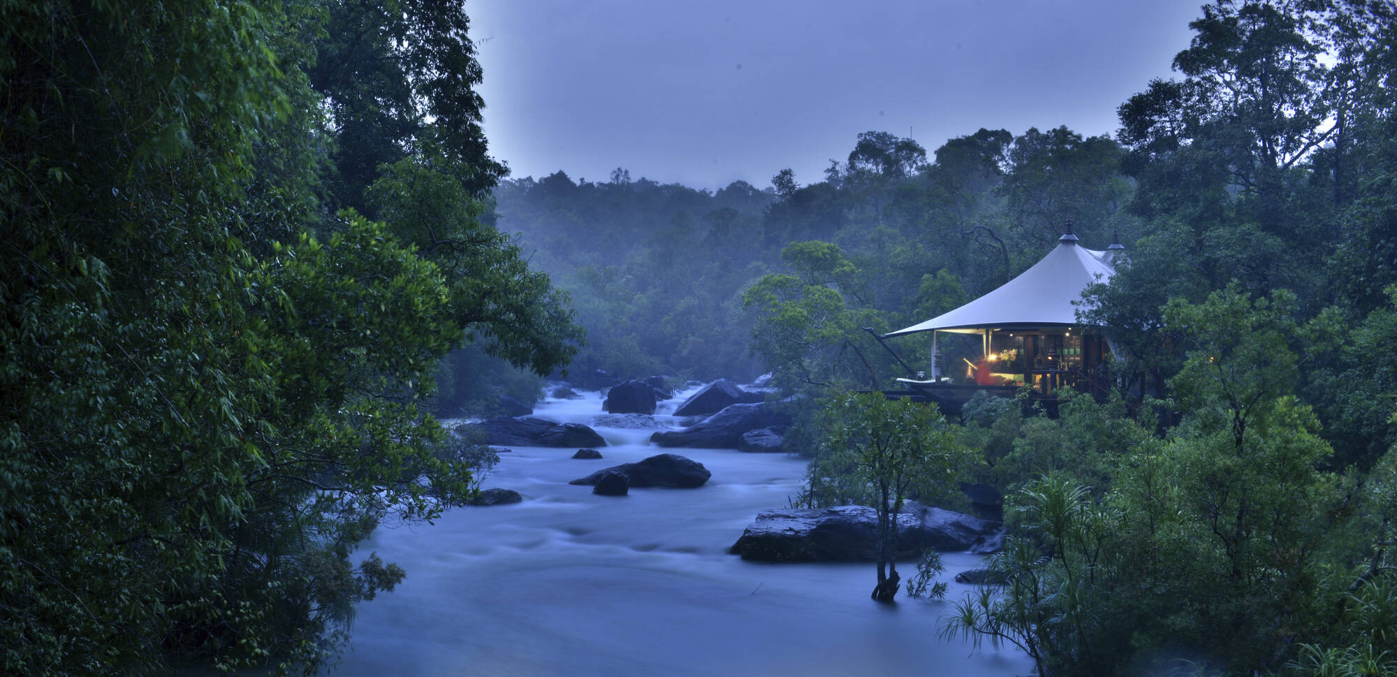 Shinta Mani Wild – Abenteuer trifft Luxus ab Phnom Penh: waterfall-zelt (8)