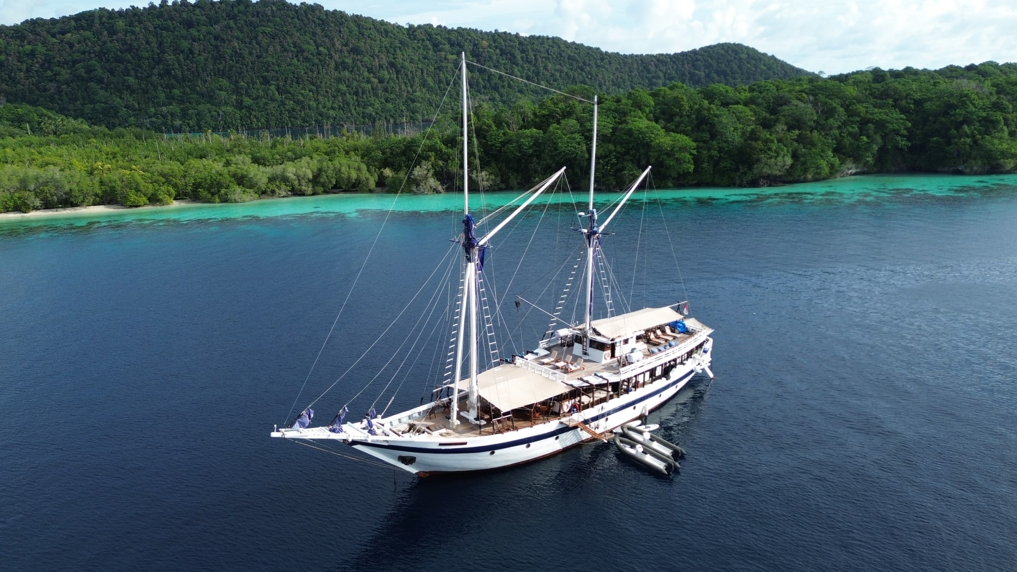 Kleine Sundainseln mit Ombak Putih | Katharina LBJ-LBJ ab Labuan Bajo: Sundainseln- Ombak Putih Schiff 