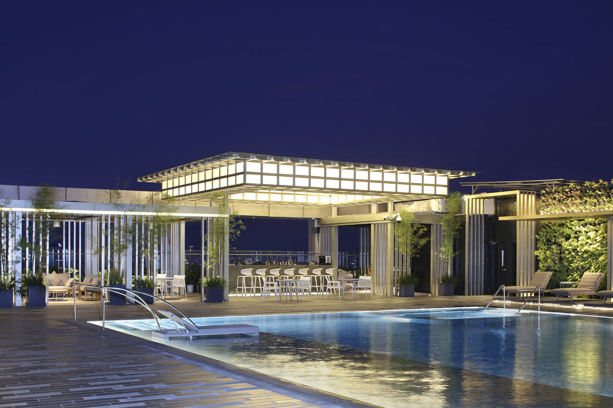 Hotel Okura Manila:  Hotel Okura Manila Sora Rooftop Bar