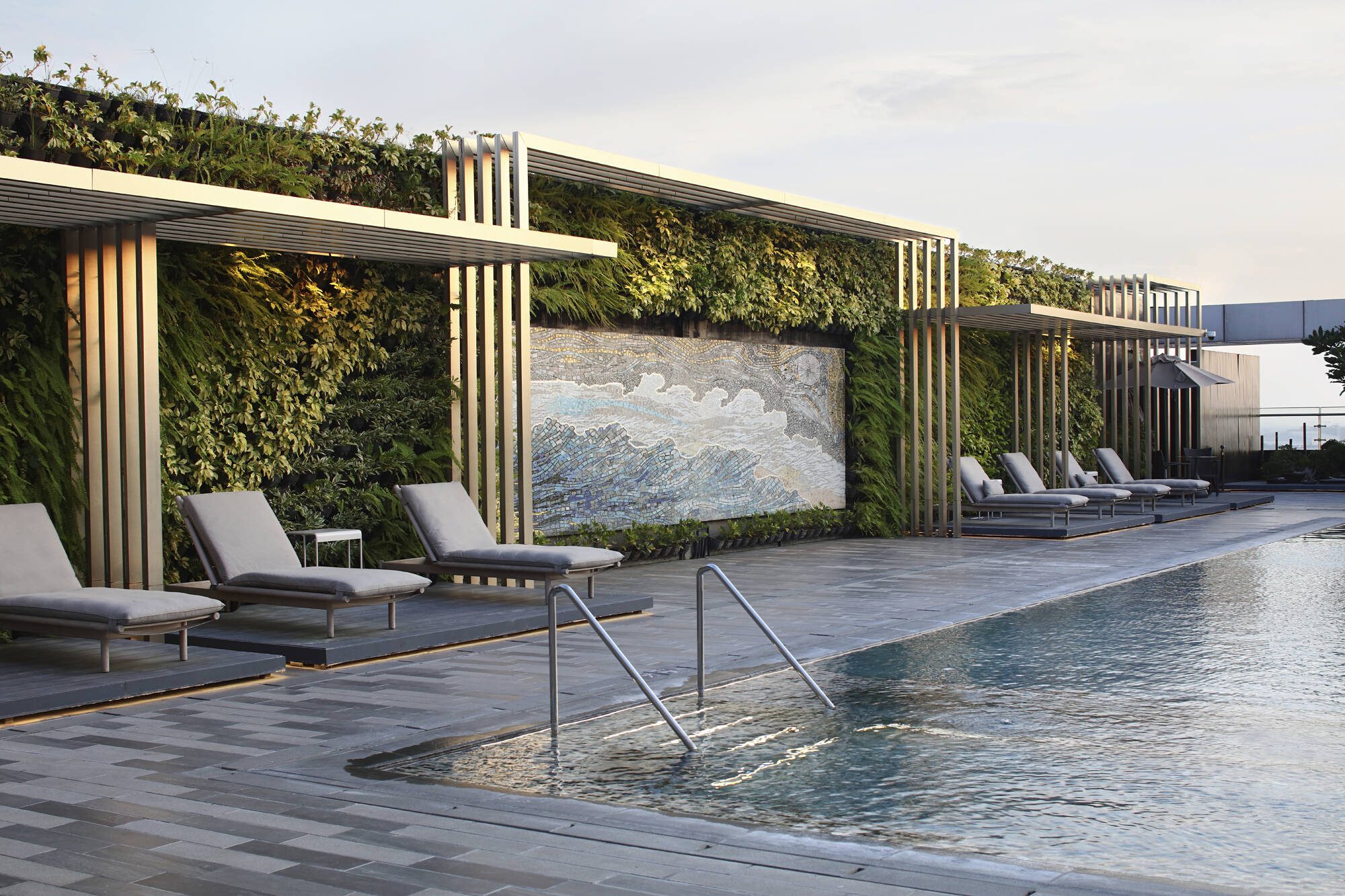 Hotel Okura Manila:  Hotel Okura Manila Rooftop Pool