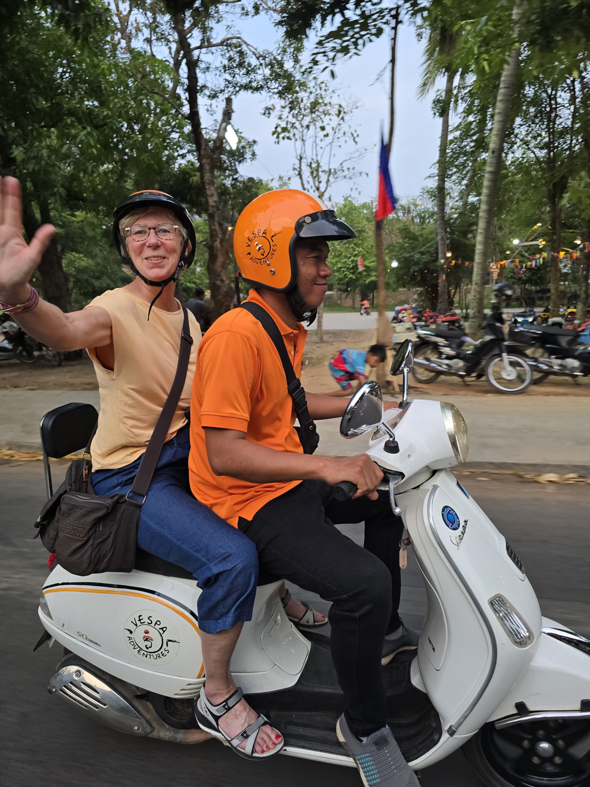 Siem Reap Vespa Tour, EN, Abends: Kambodscha Vespa Tour
