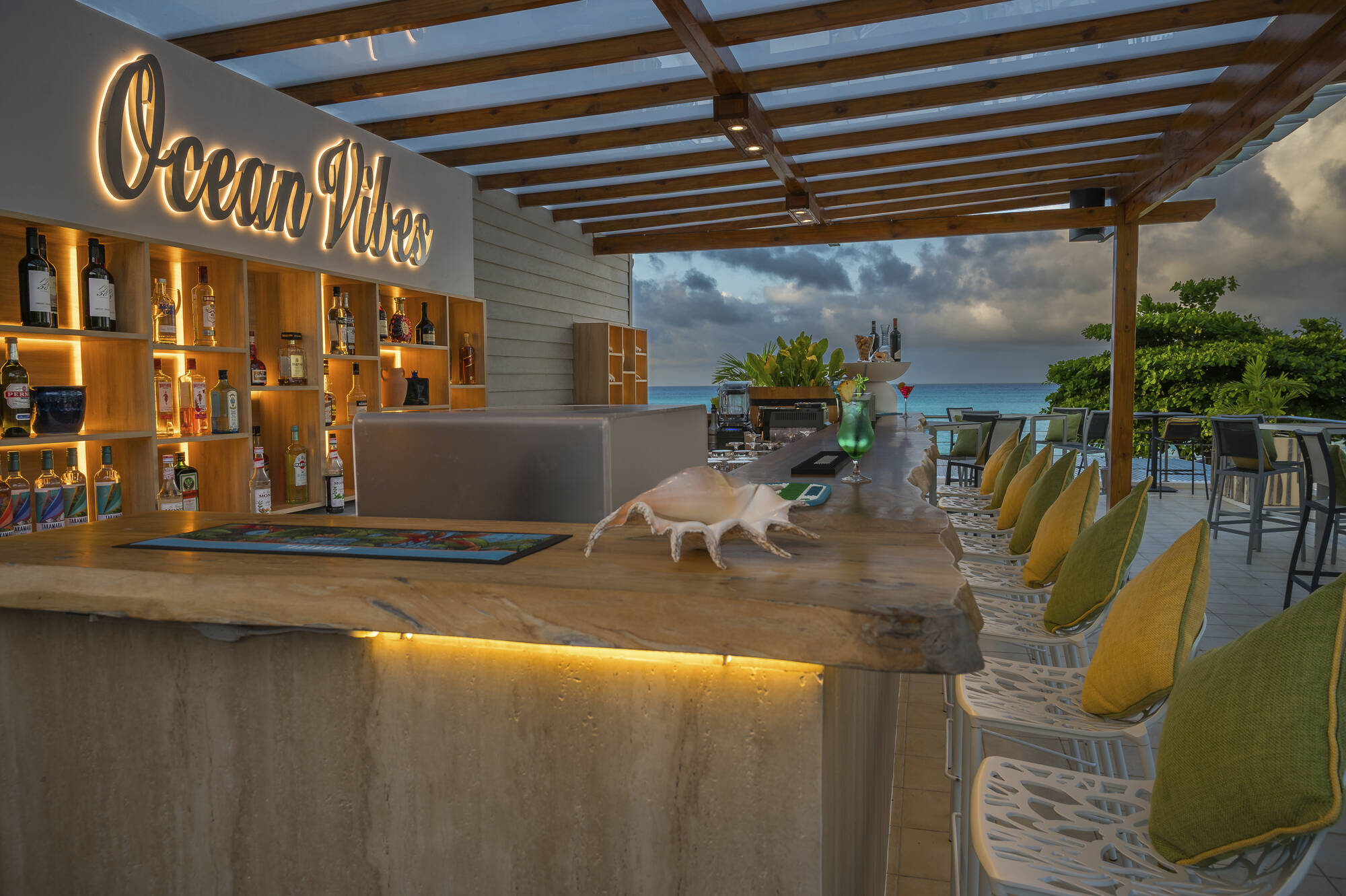 Acajou Beach Resort in Praslin: Acajou Beach Resort