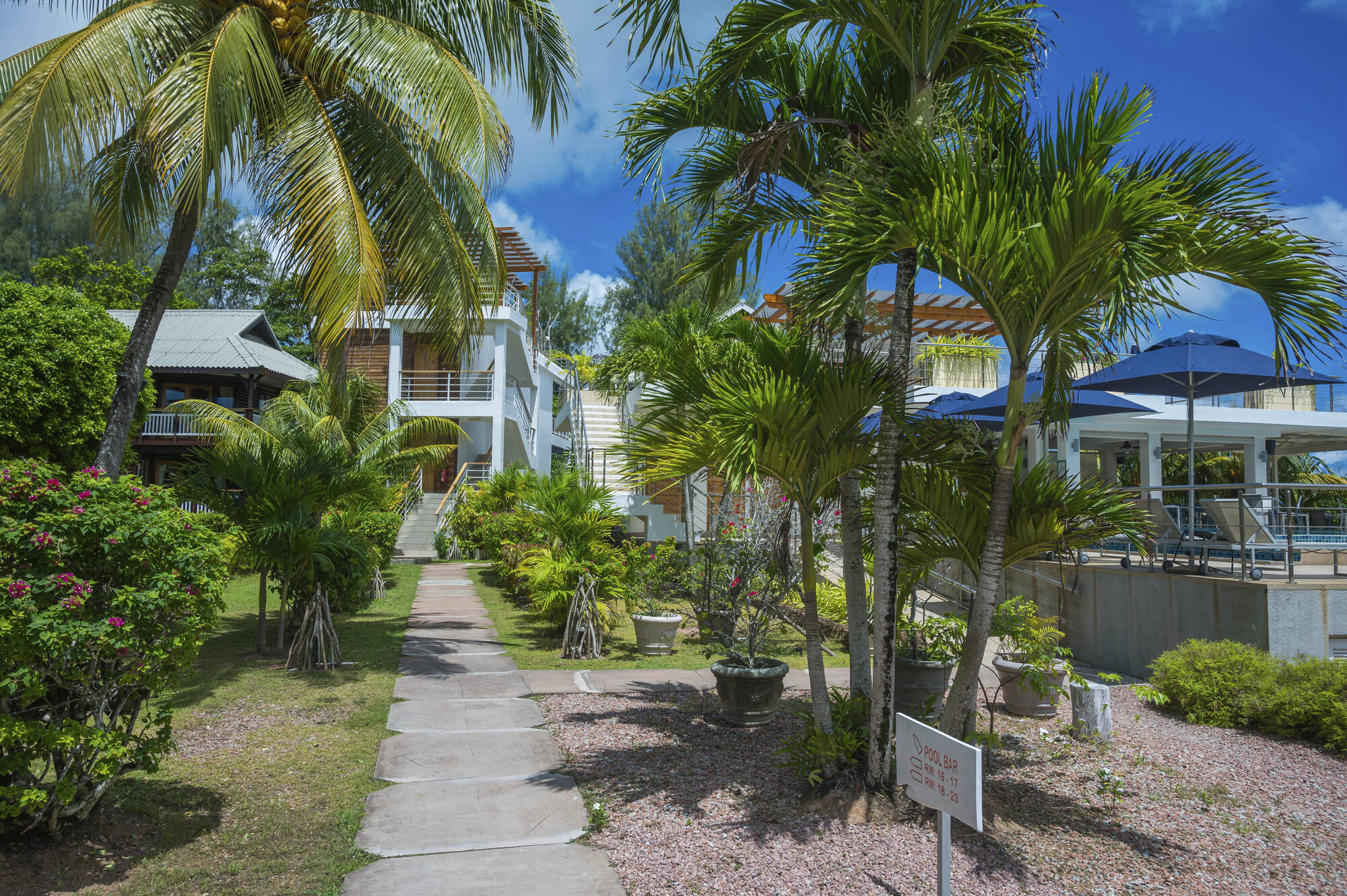 Acajou Beach Resort in Praslin: Property & Garden 3