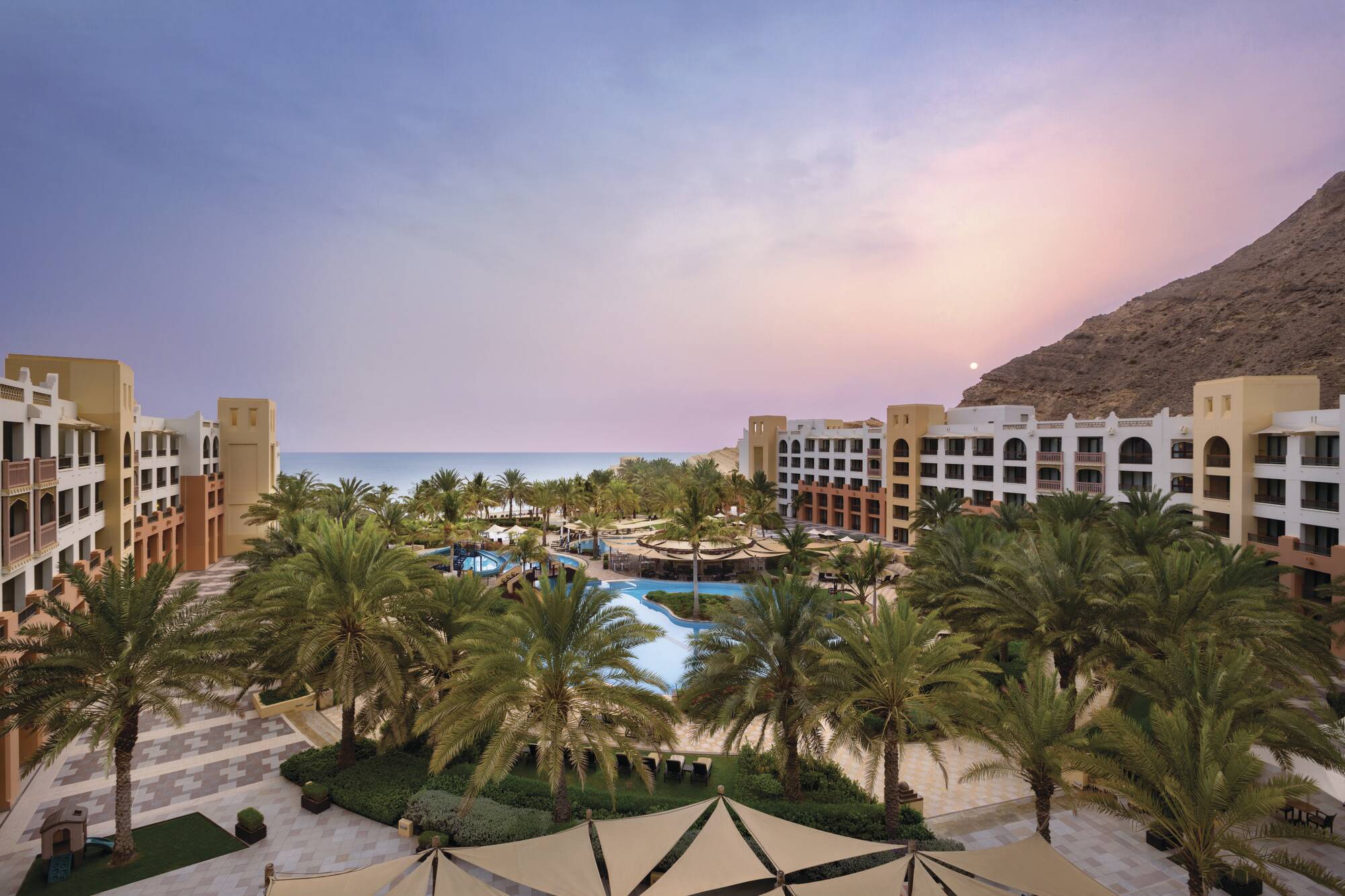 Doubletree by Hilton Muscat Al Waha:  DoubleTree by Hilton Muscat Al Waha Pool