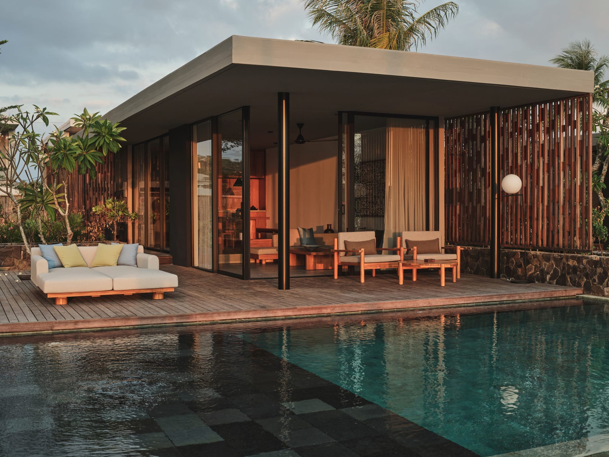 BASK Gili Meno: Beachfront Pool Villa