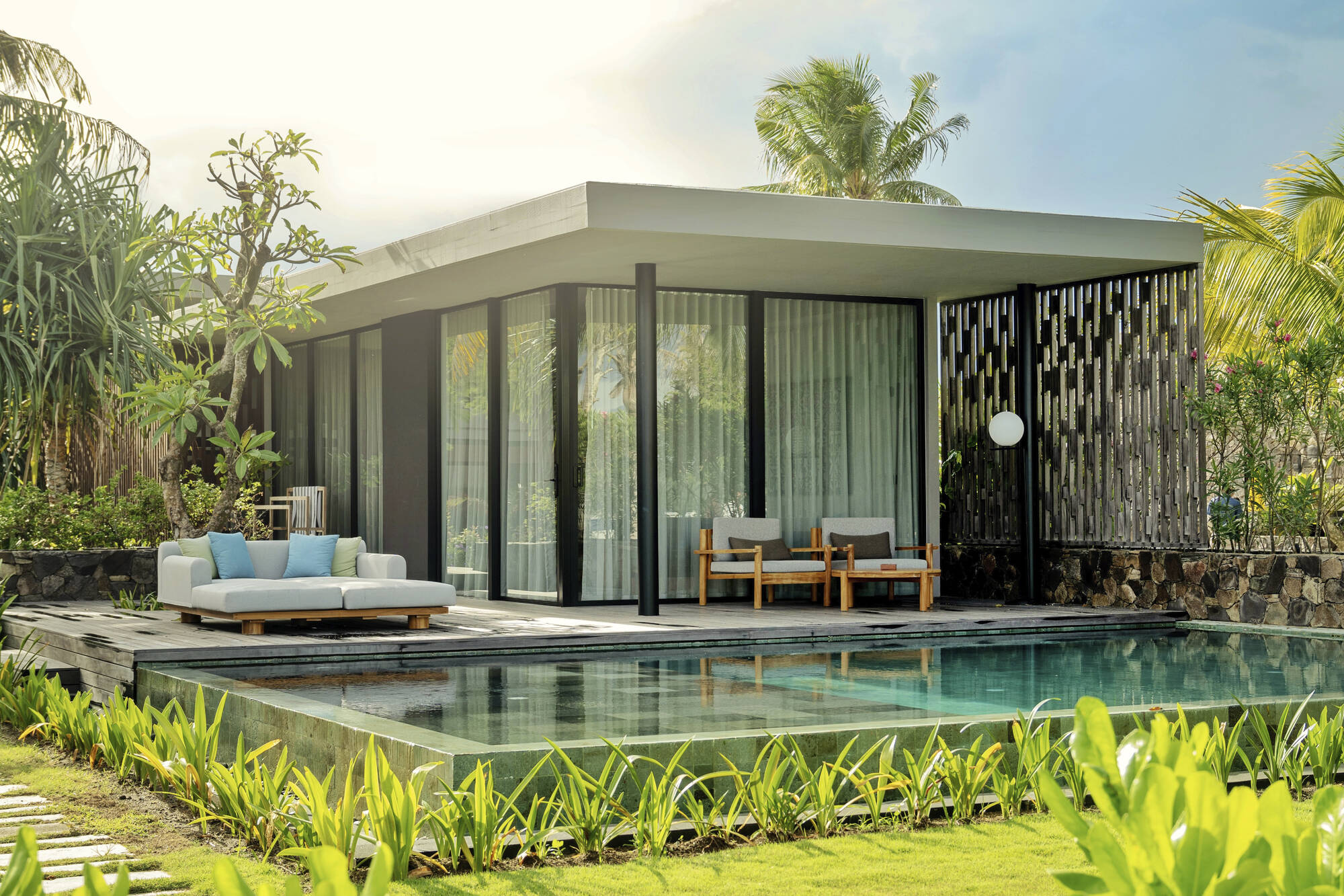 BASK Gili Meno: Beachfront Pool Villa