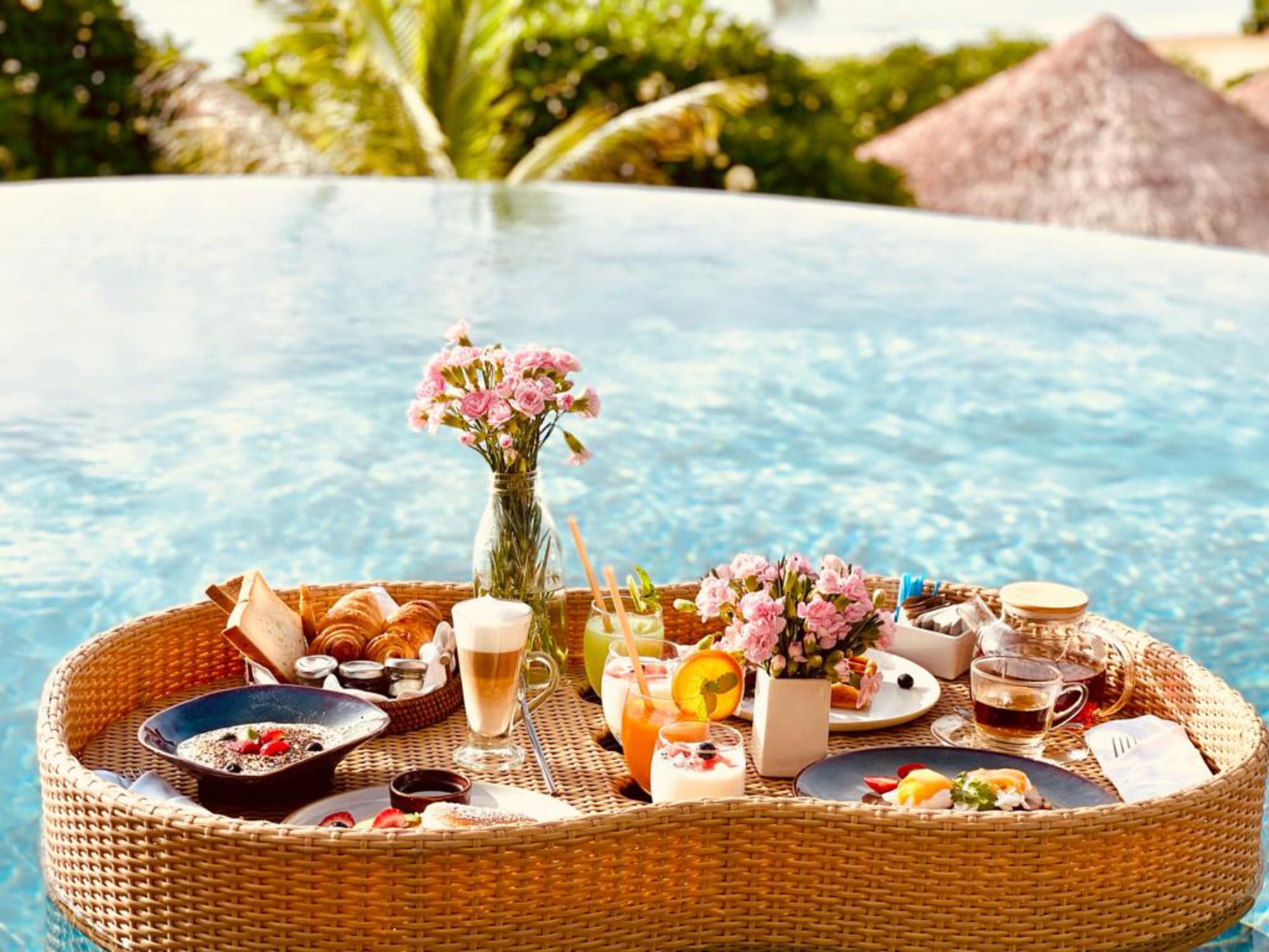 Aleenta Hua Hin Pranburi: Floating Breakfast