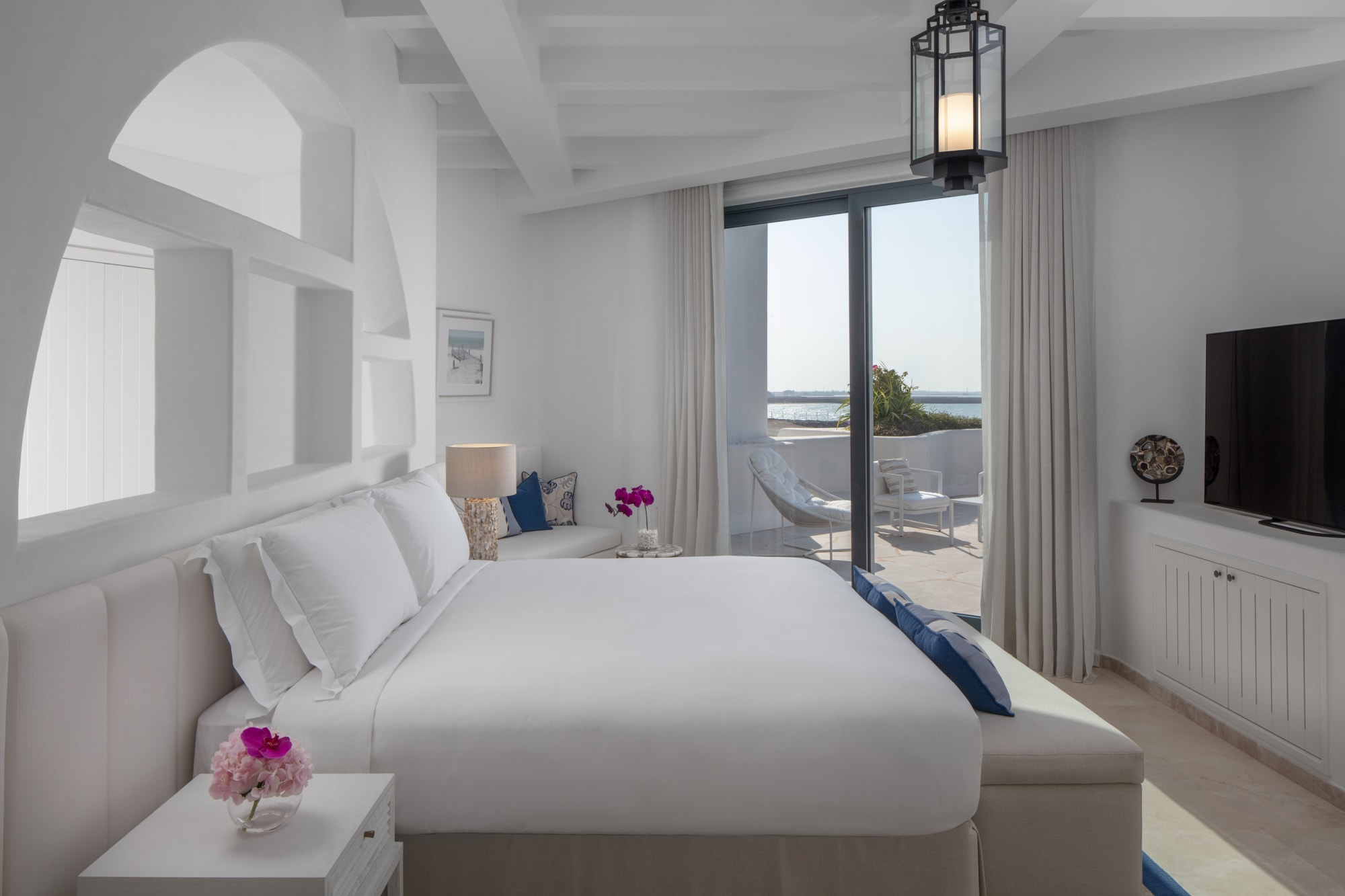 Anantara Retreat Santorini Abu Dhabi: Perissa Sea View Beach Access