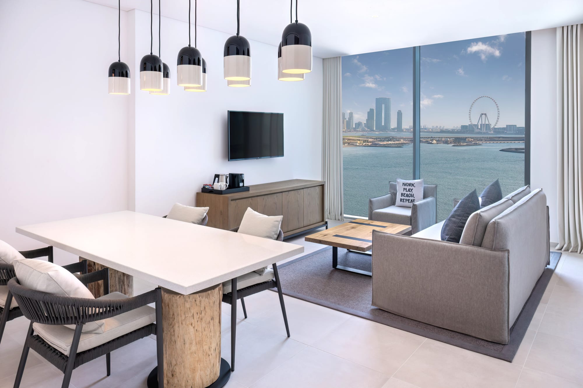 Radisson Beach Resort Palm Jumeirah in Dubai:  Suite mit Meerblick