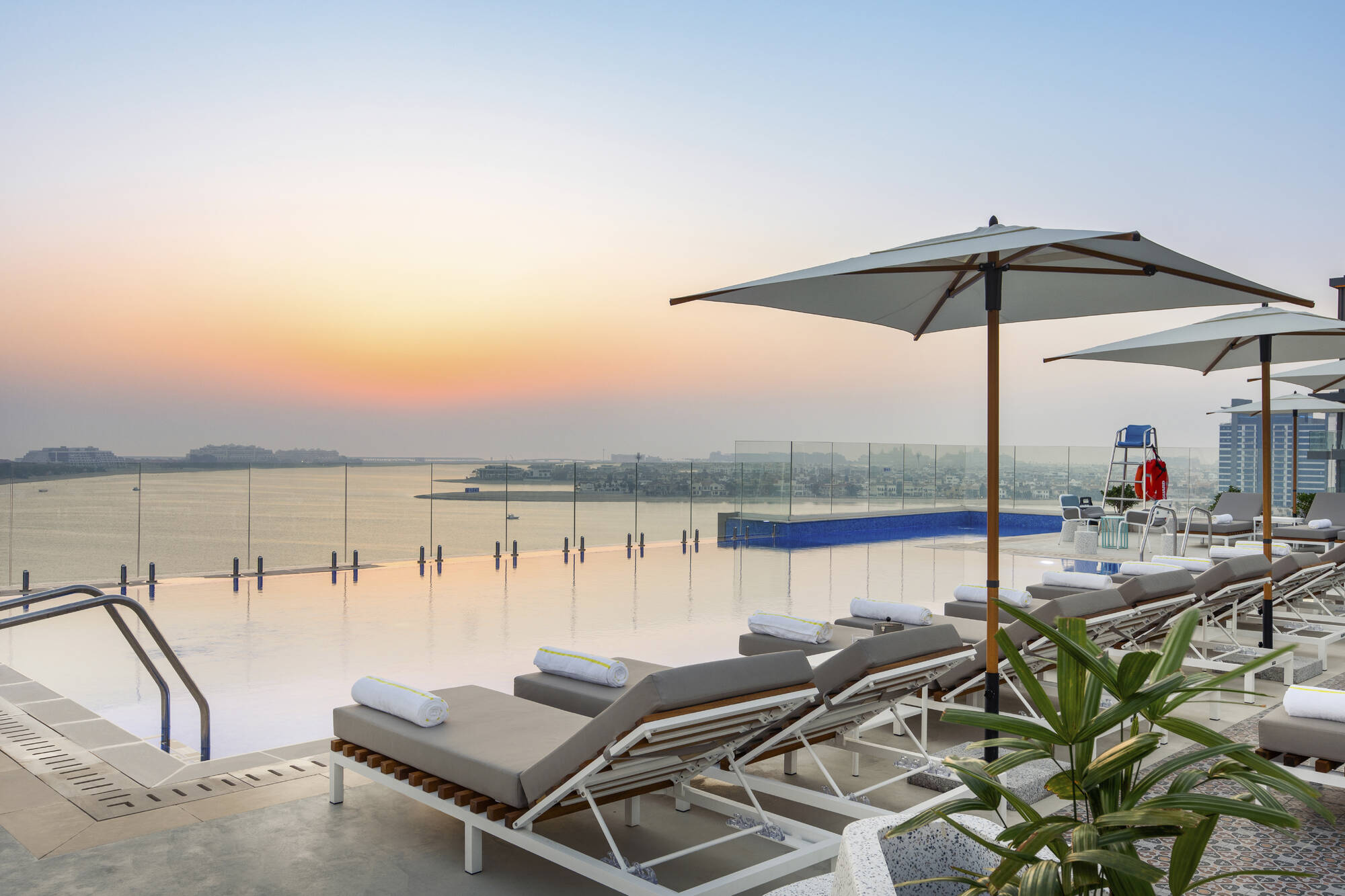 voco Dubai The Palm: Pool