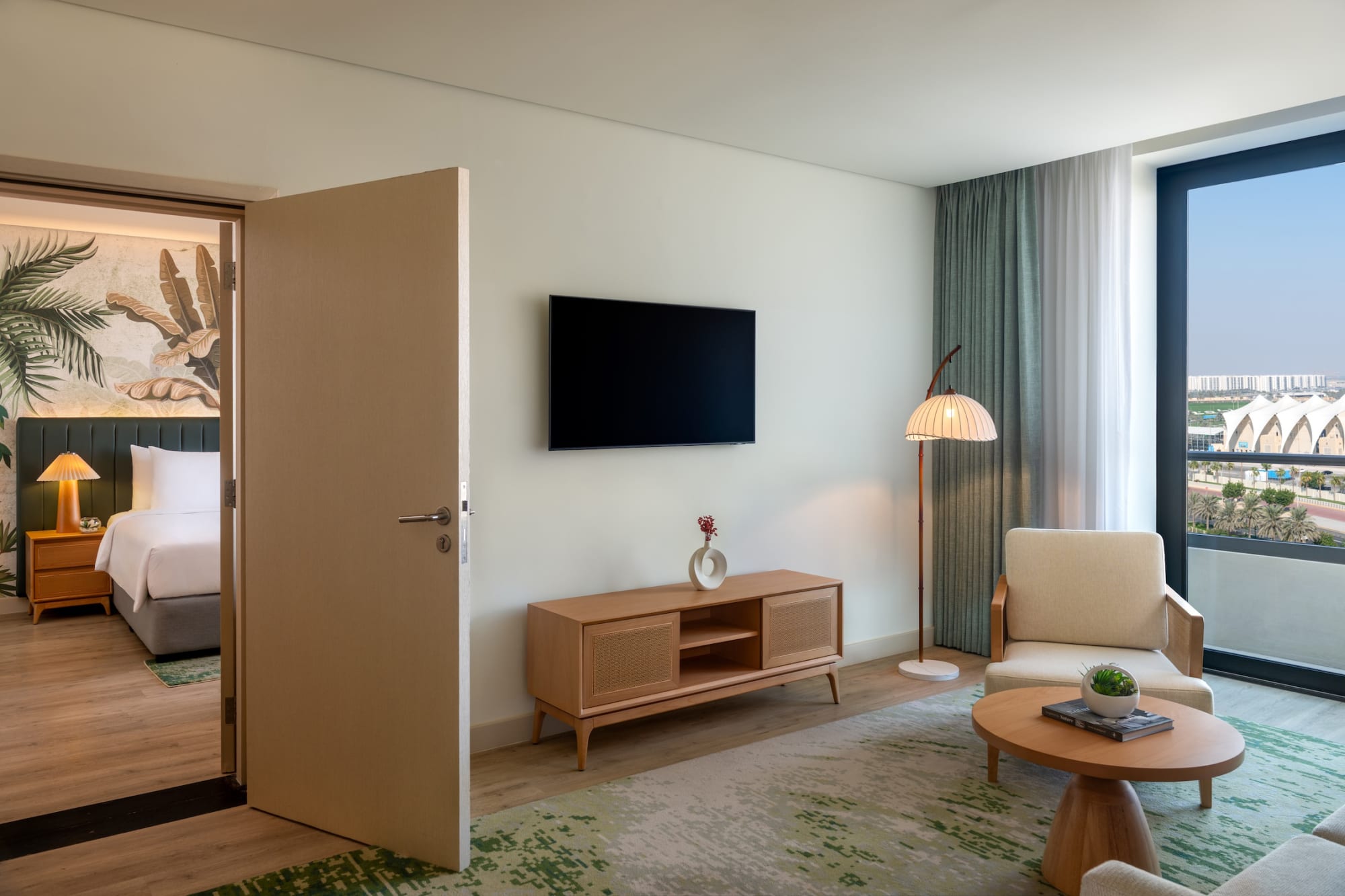 Yas Plaza Mangroves in Abu Dhabi: Suite Plaza Blick