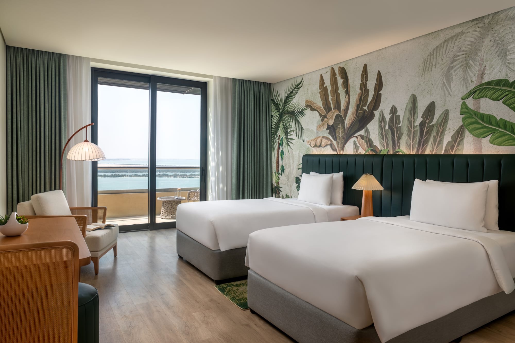 Yas Plaza Mangroves in Abu Dhabi: Suite Meerblick