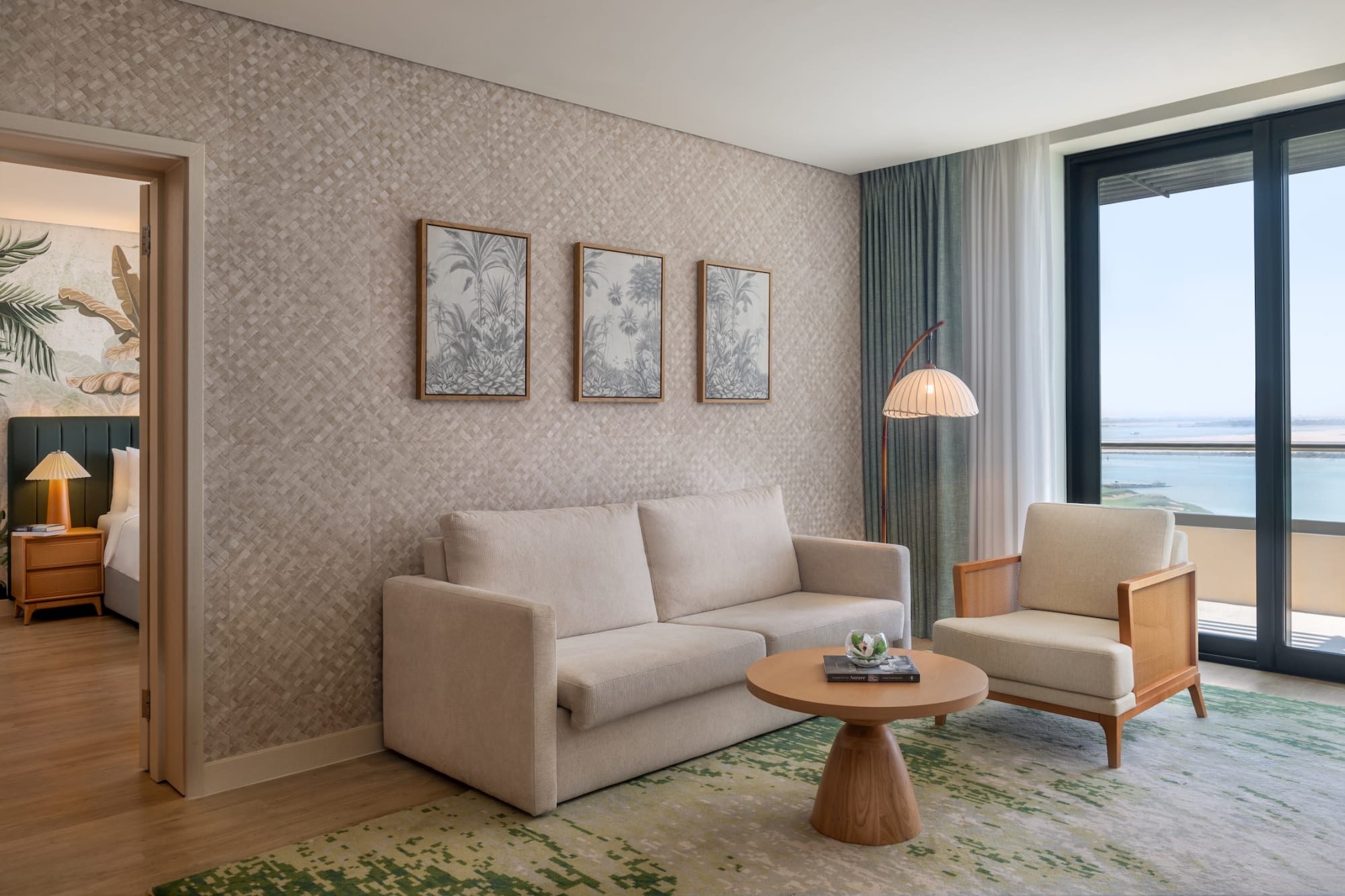 Yas Plaza Mangroves in Abu Dhabi: Suite Meerblick