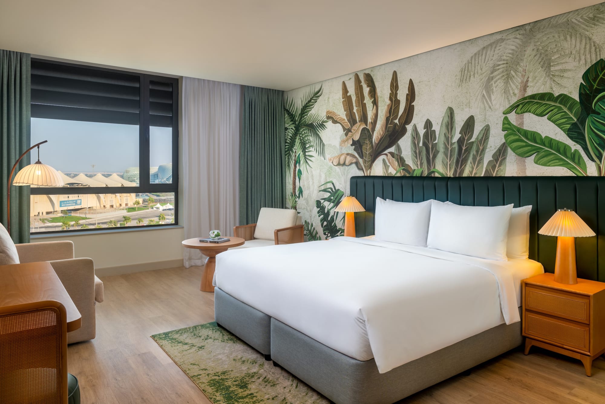 Yas Plaza Mangroves in Abu Dhabi: Deluxe Plaza Blick