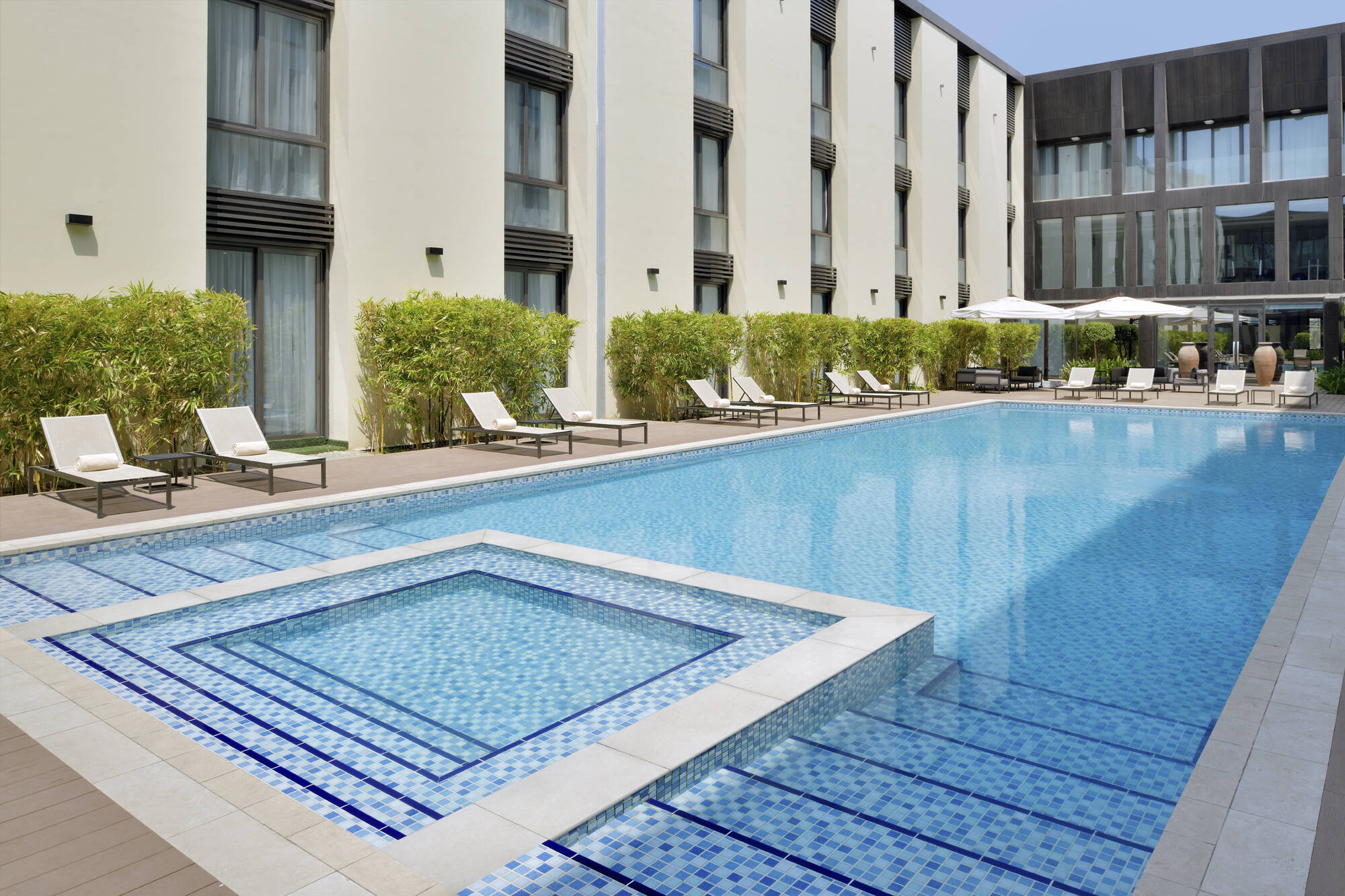 Mövenpick Hotel Tahlia Jeddah: Pool