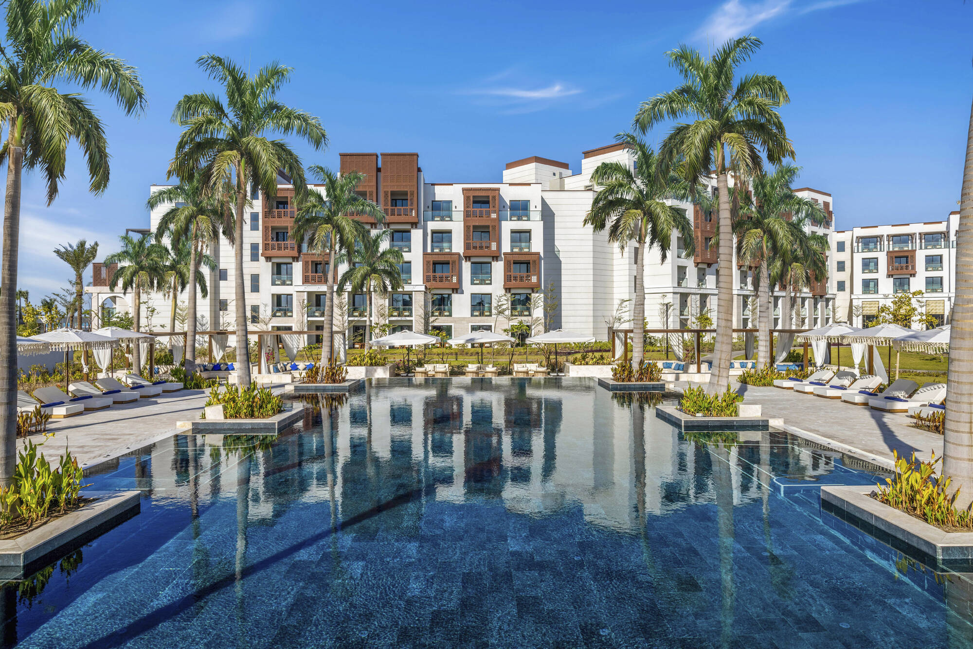 Rixos Murjana in Jeddah: Club House Pool