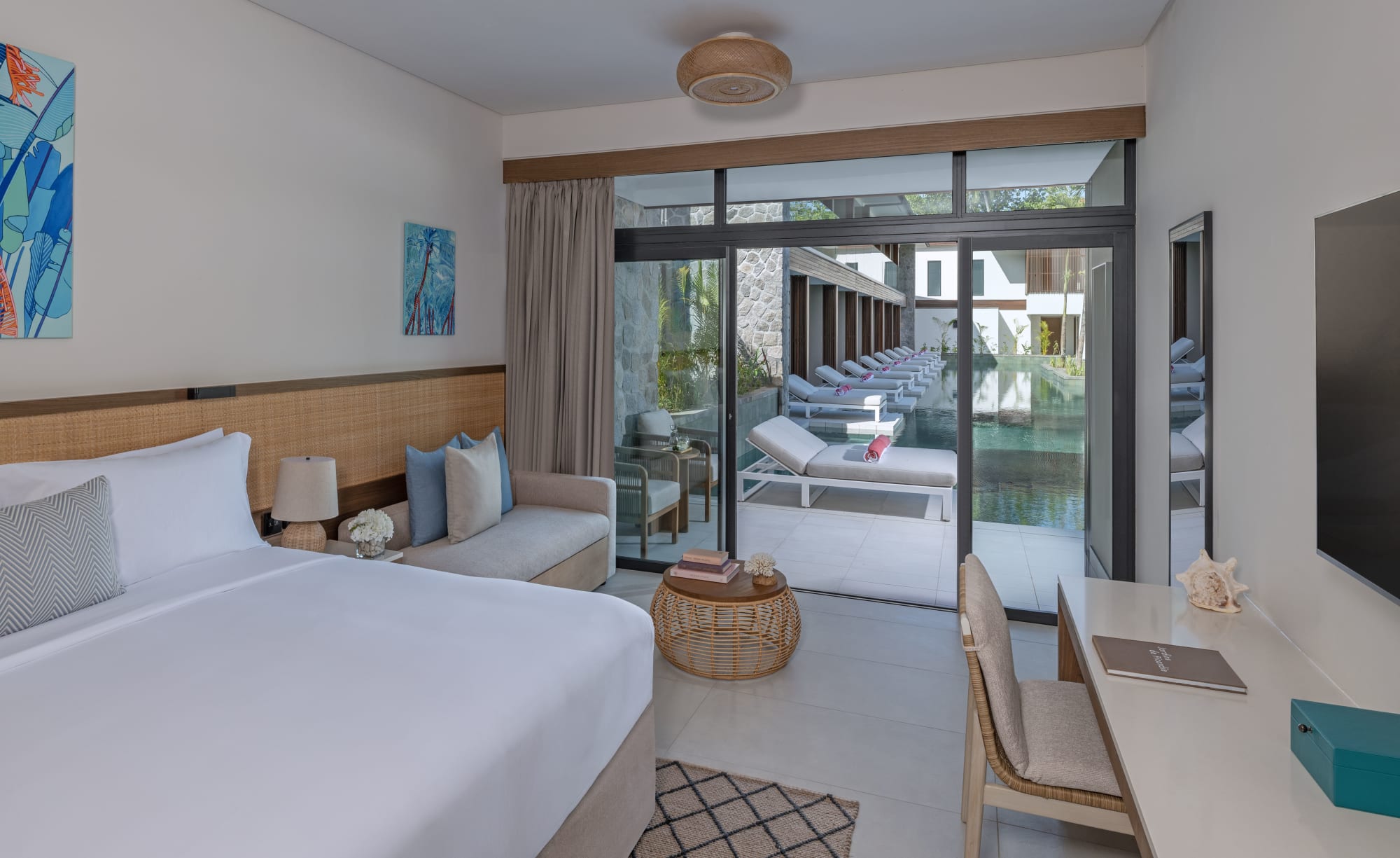 AVANI+ Barbarons Seychelles in Mahé: Premium Lagoon Zimmer