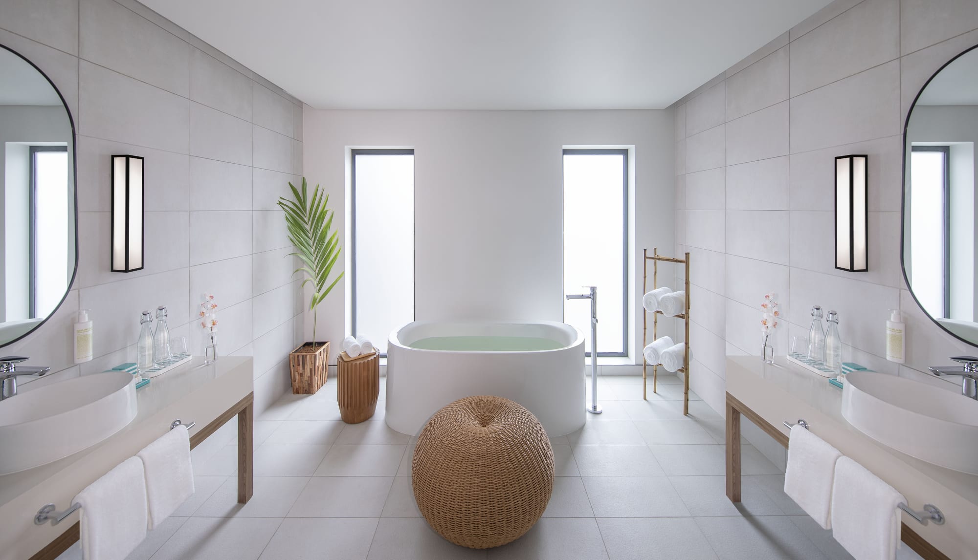 AVANI+ Barbarons Seychelles in Mahé: Premium Suite Strandblick