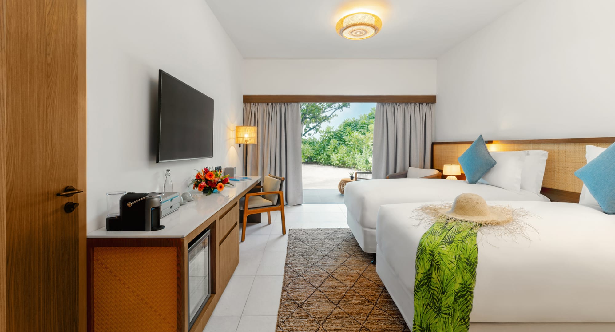 AVANI+ Barbarons Seychelles in Mahé: AVANI Seychelles Barbarons Resort and Spa - Premium Beach Zimmer
