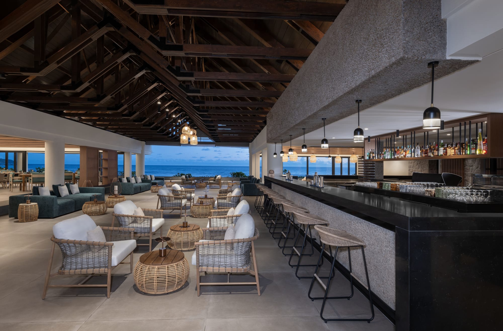 AVANI+ Barbarons Seychelles in Mahé: Bar Barons
