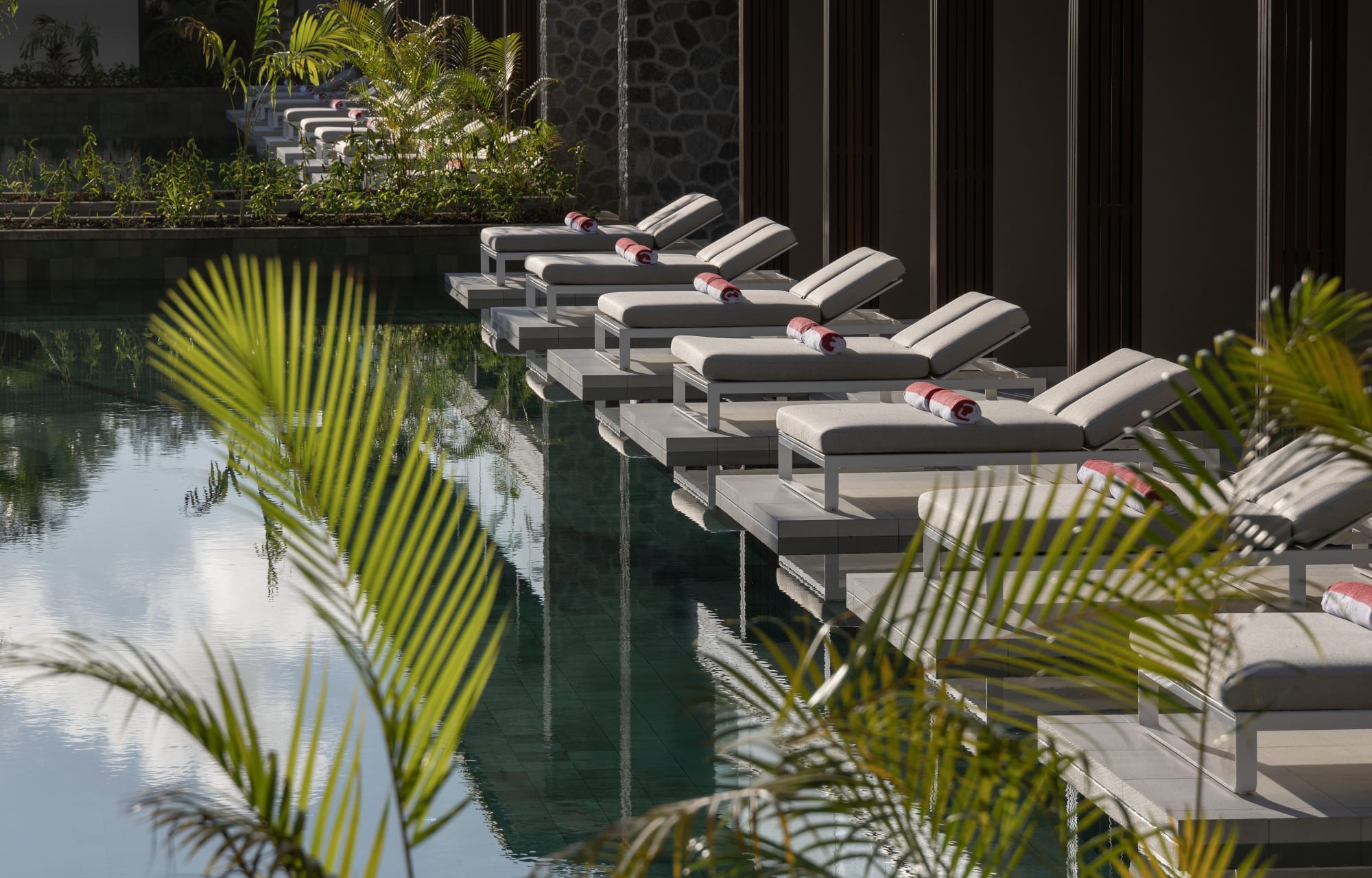 AVANI+ Barbarons Seychelles in Mahé: Premium Lagoon Zimmer