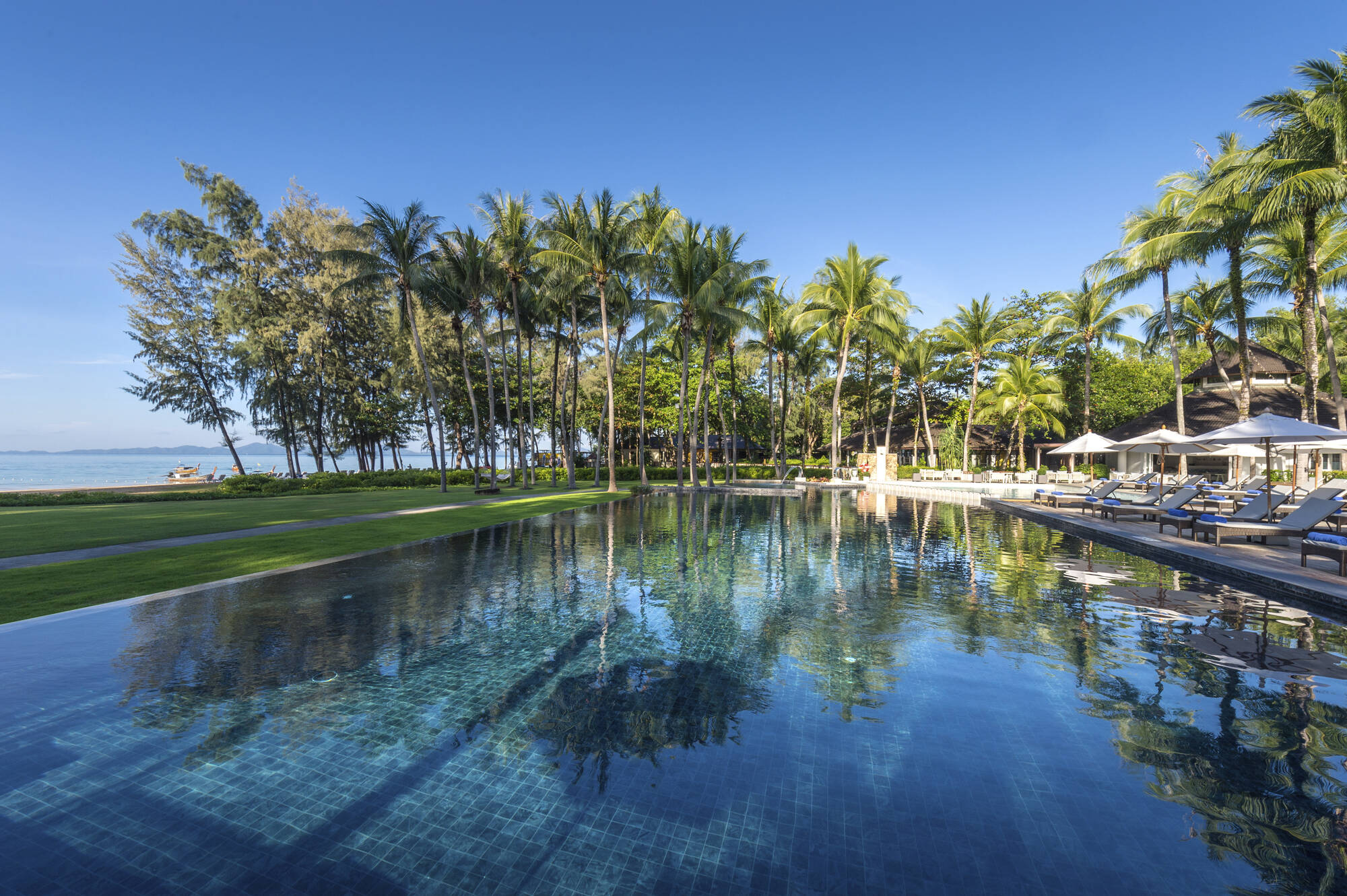 Dusit Thani Krabi Beach Resort:  Pool Coco Vida