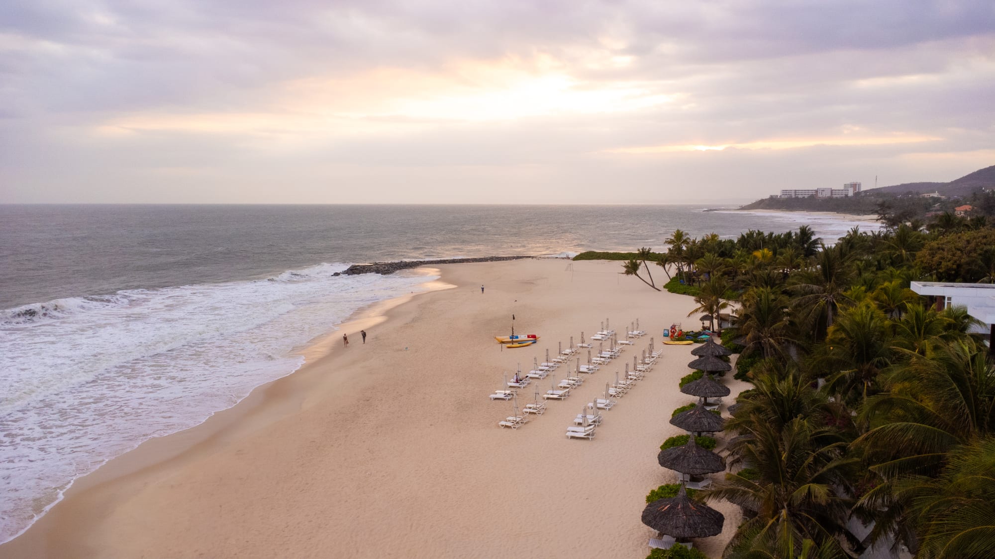 The Cliff Resort & Residences Mui Ne in Saigon: Strand